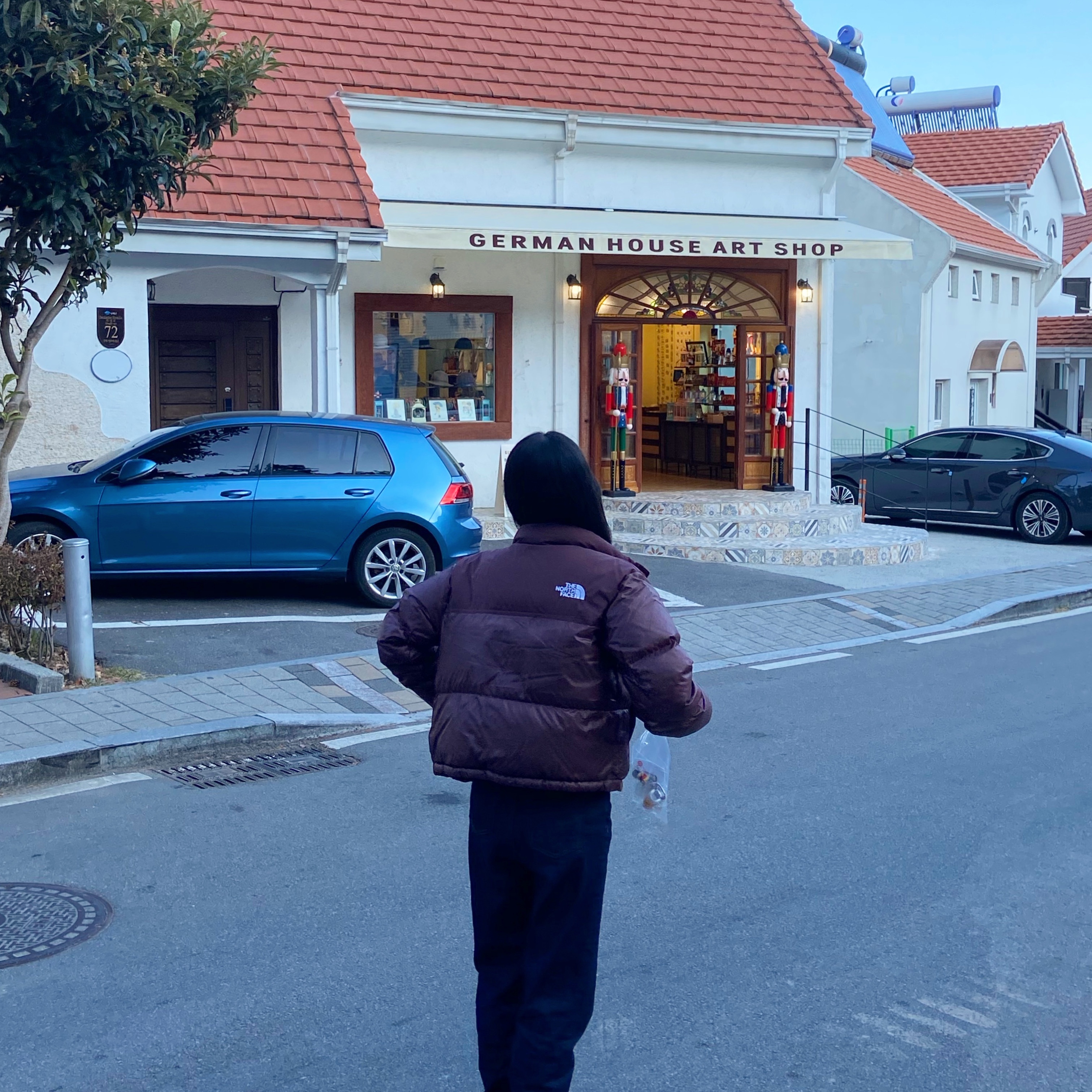 (W) The North Face White Label Novelty Nuptse Down Jacket Cocoa Brown 착용 스타일