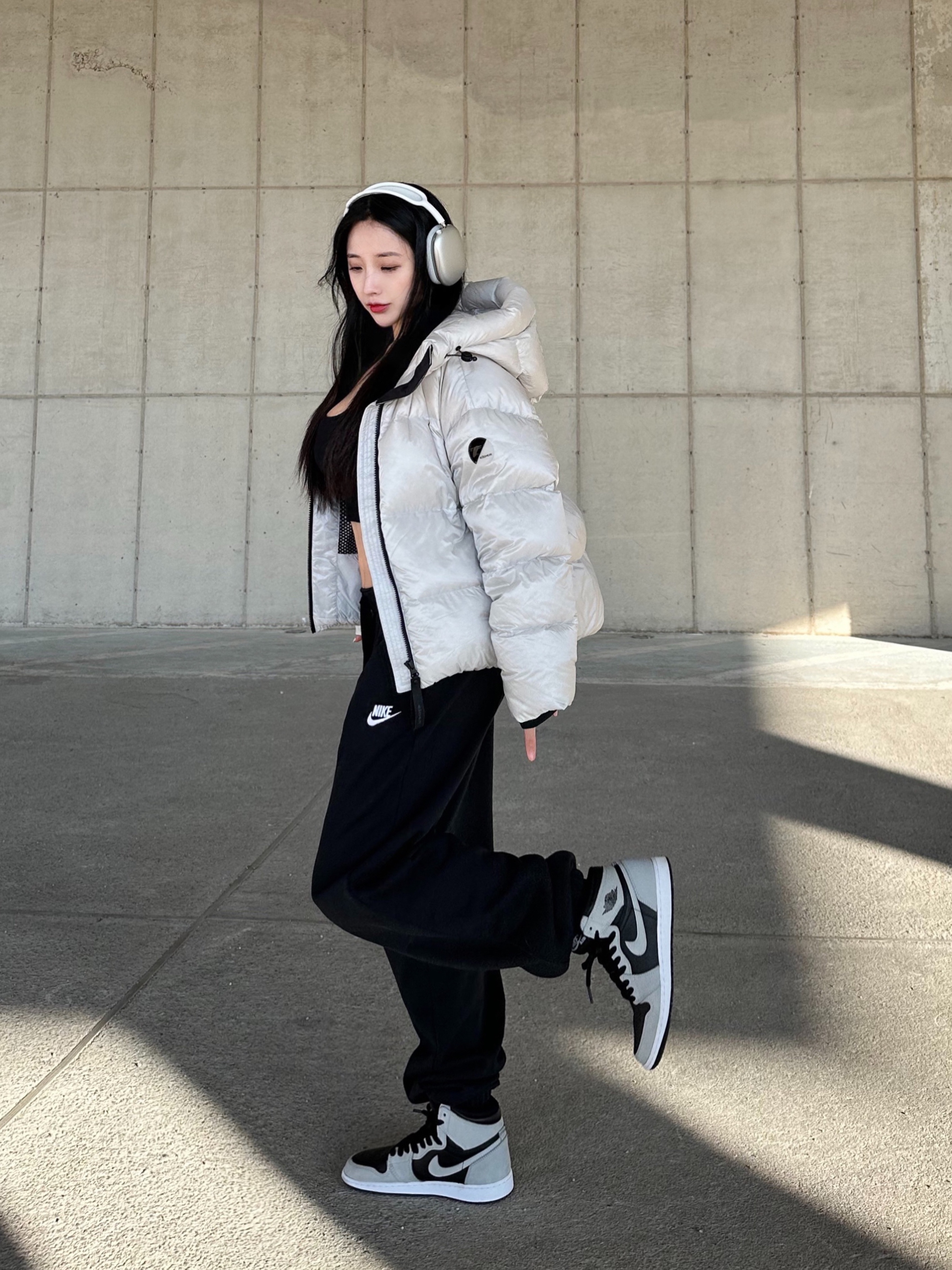 (GS) Jordan 1 Retro High OG Shadow 2.0, Apple AirPods Max Lightning Silver (Korean Ver.) 착용 스타일 - 3