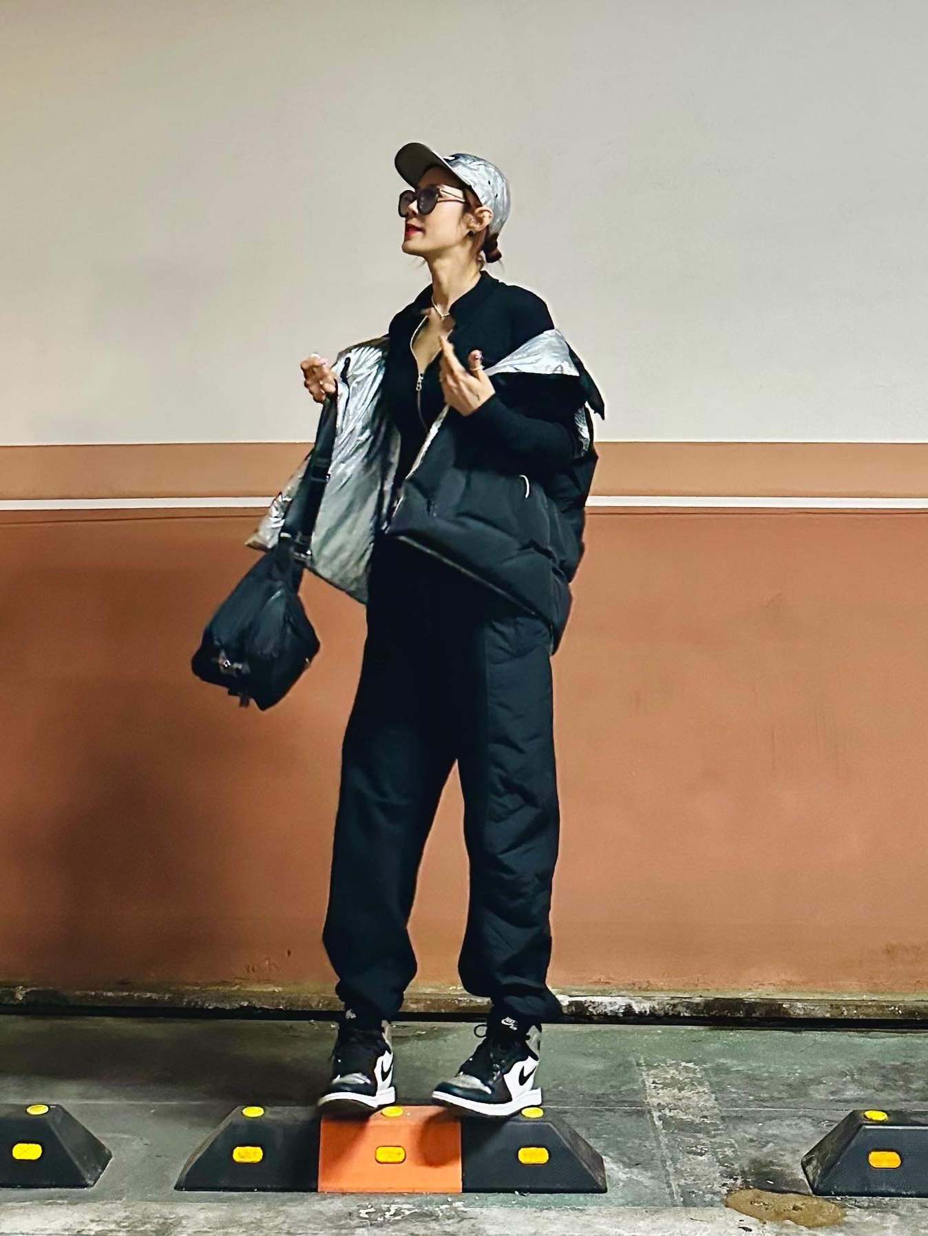 Supreme Hanes Boxer Briefs Black (4 Pack), (W) Jordan 1 Retro High OG Silver Toe 착용 스타일 - 3