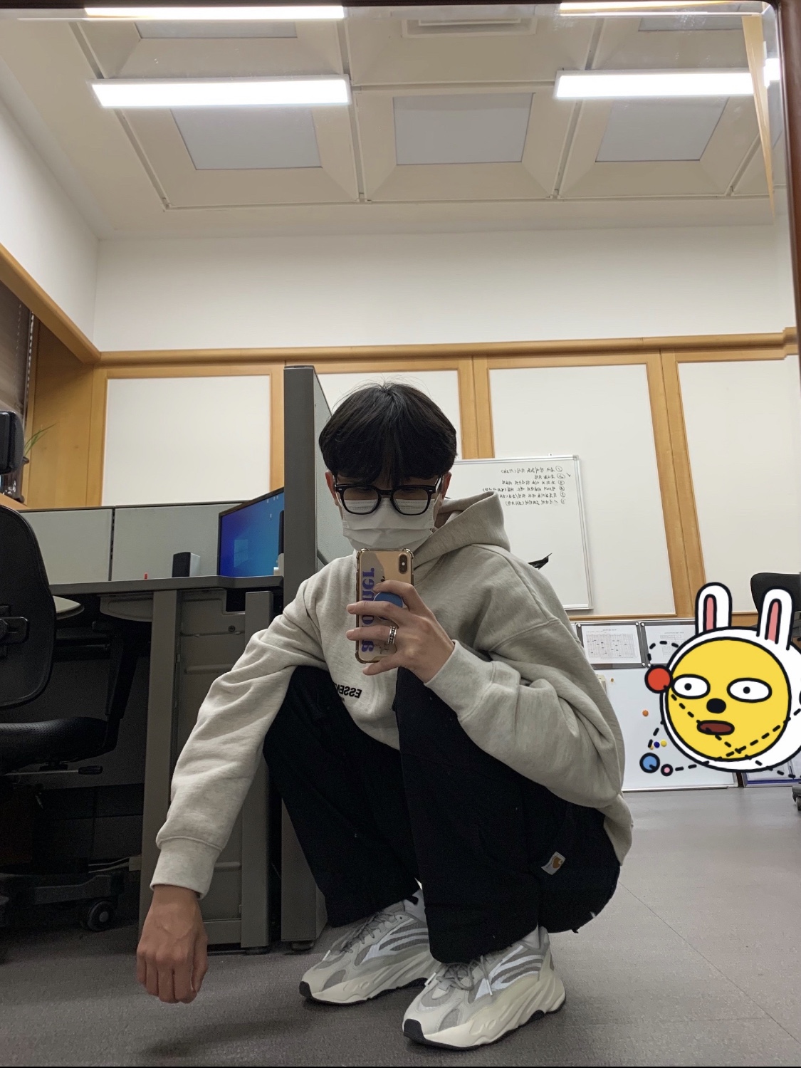Essentials The Core Collection Hoodie Light Oatmeal, Adidas Yeezy Boost 700 V2 Static 2022 착용 스타일 - 1