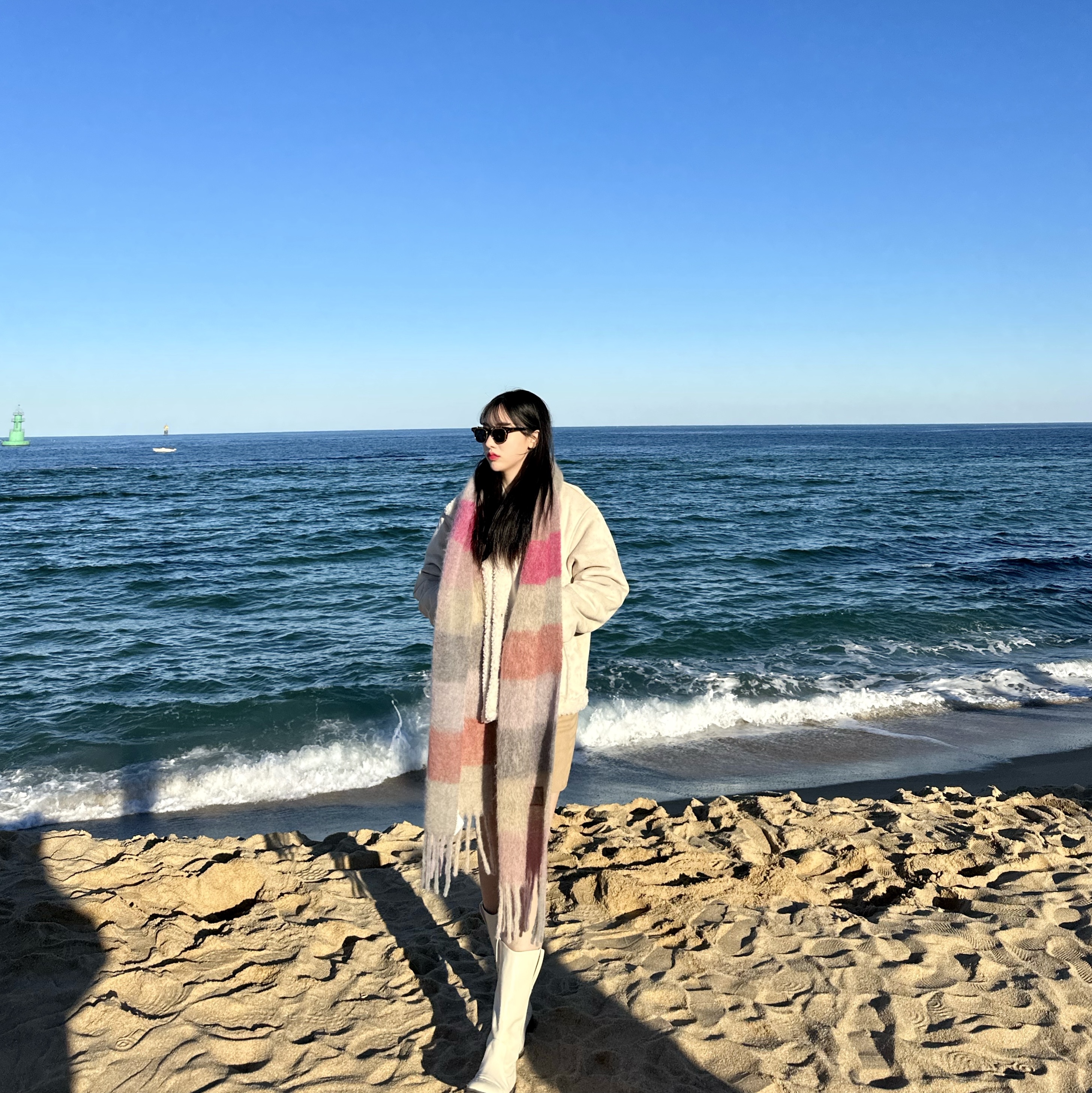 Acne Studios Mohair Check Muffler Fuchsia Lilac Pink 착용 스타일 - 1