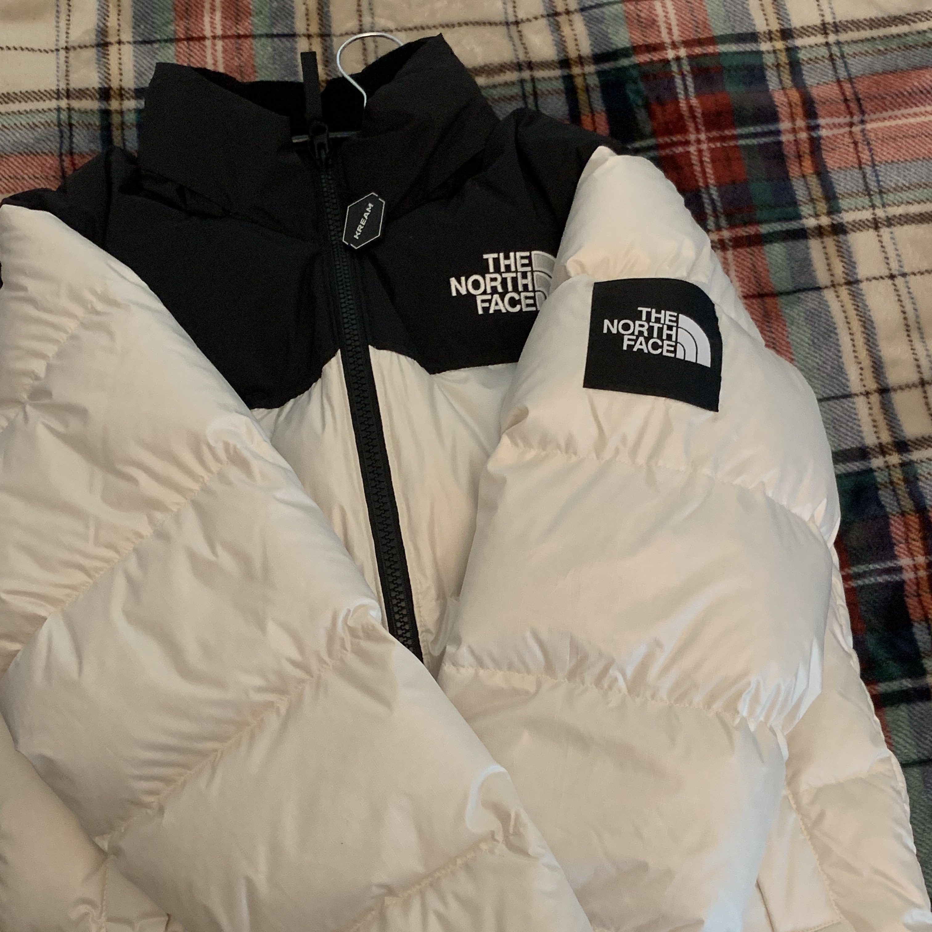 The North Face Novelty Nuptse Down Jacket Cream 착용 스타일 - 1