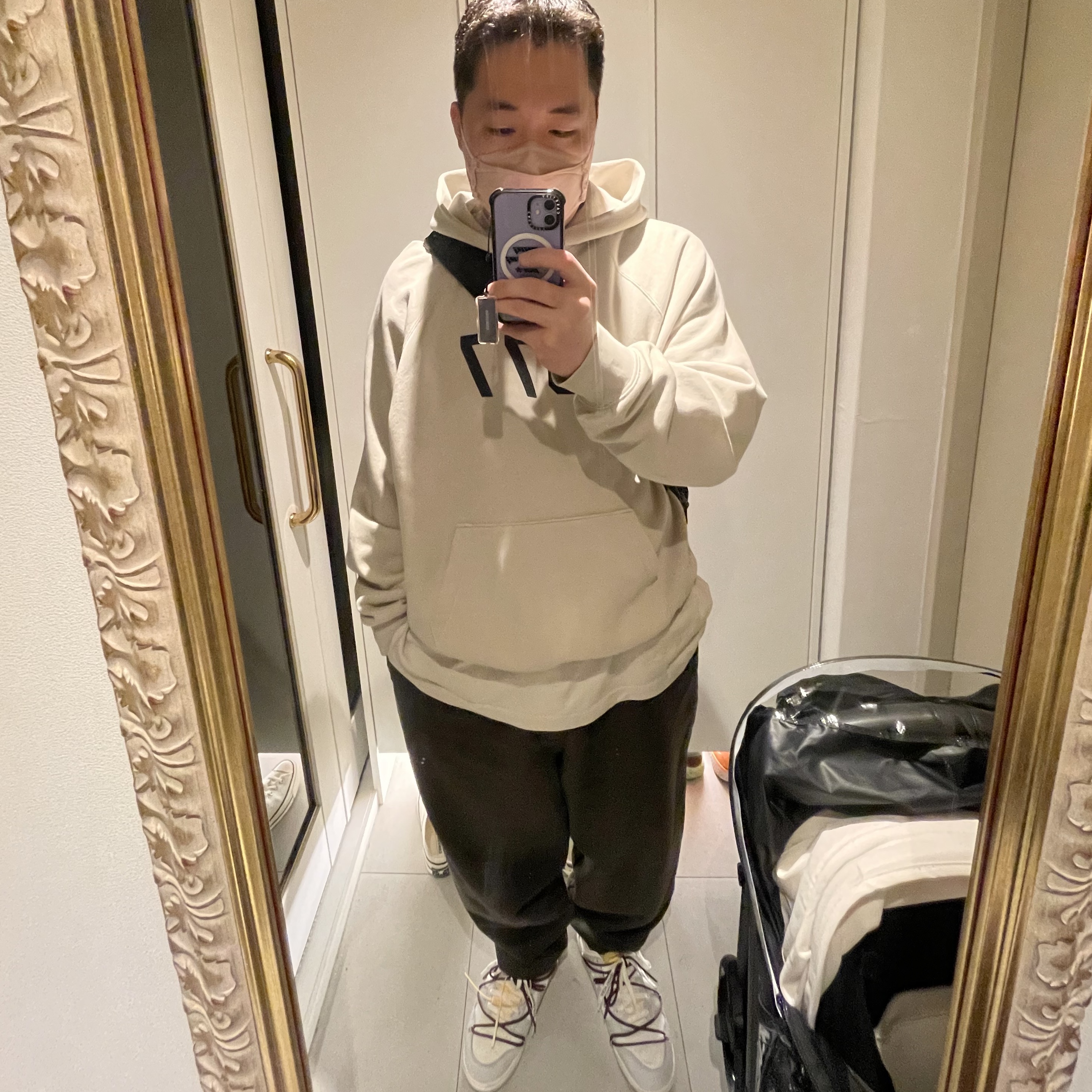 Essentials 1977 Hoodie Wheat - 22SS, Essentials T-Shirt Wheat - 22SS 착용 스타일