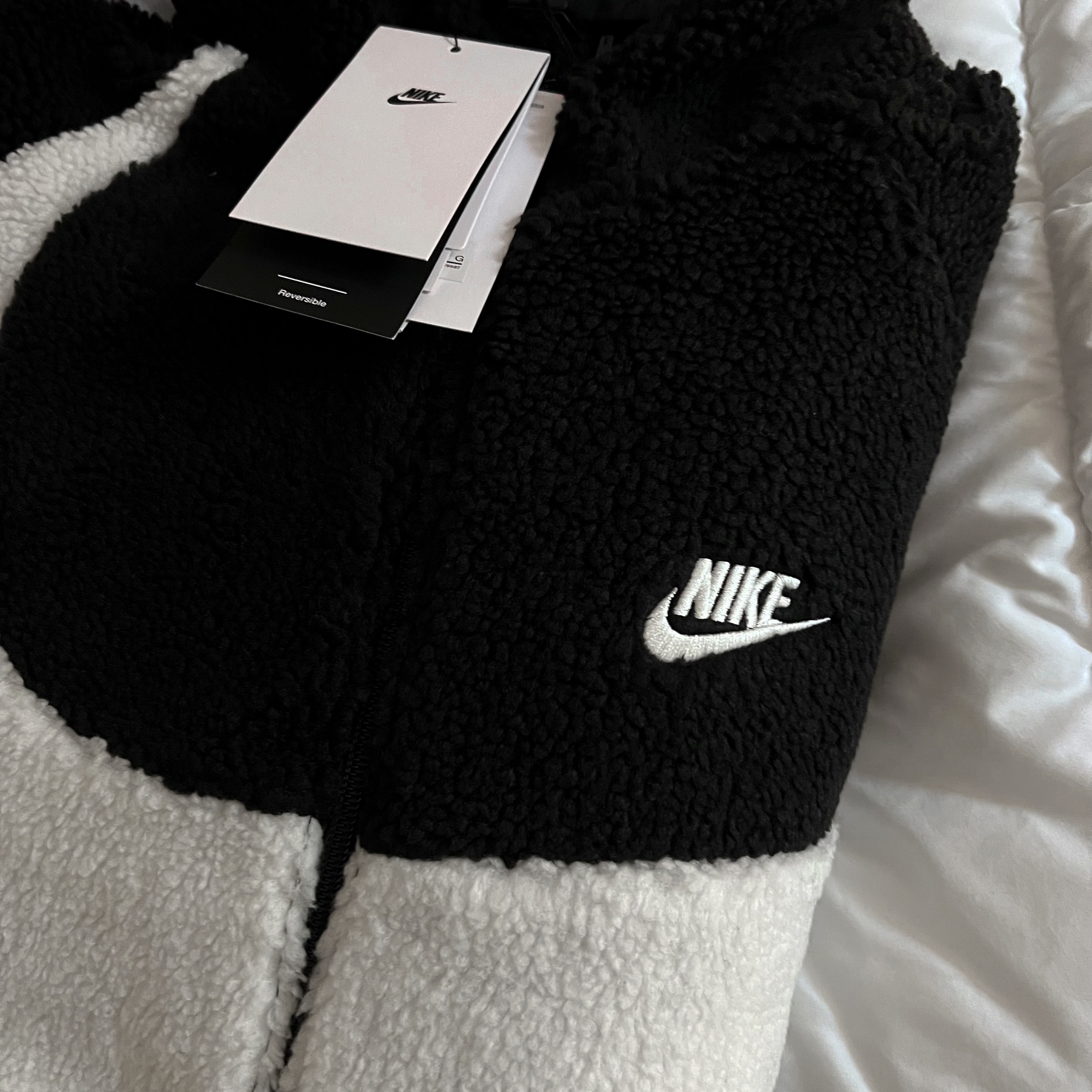 Nike Big Swoosh Full Zip Jacket Black Sail 착용 스타일