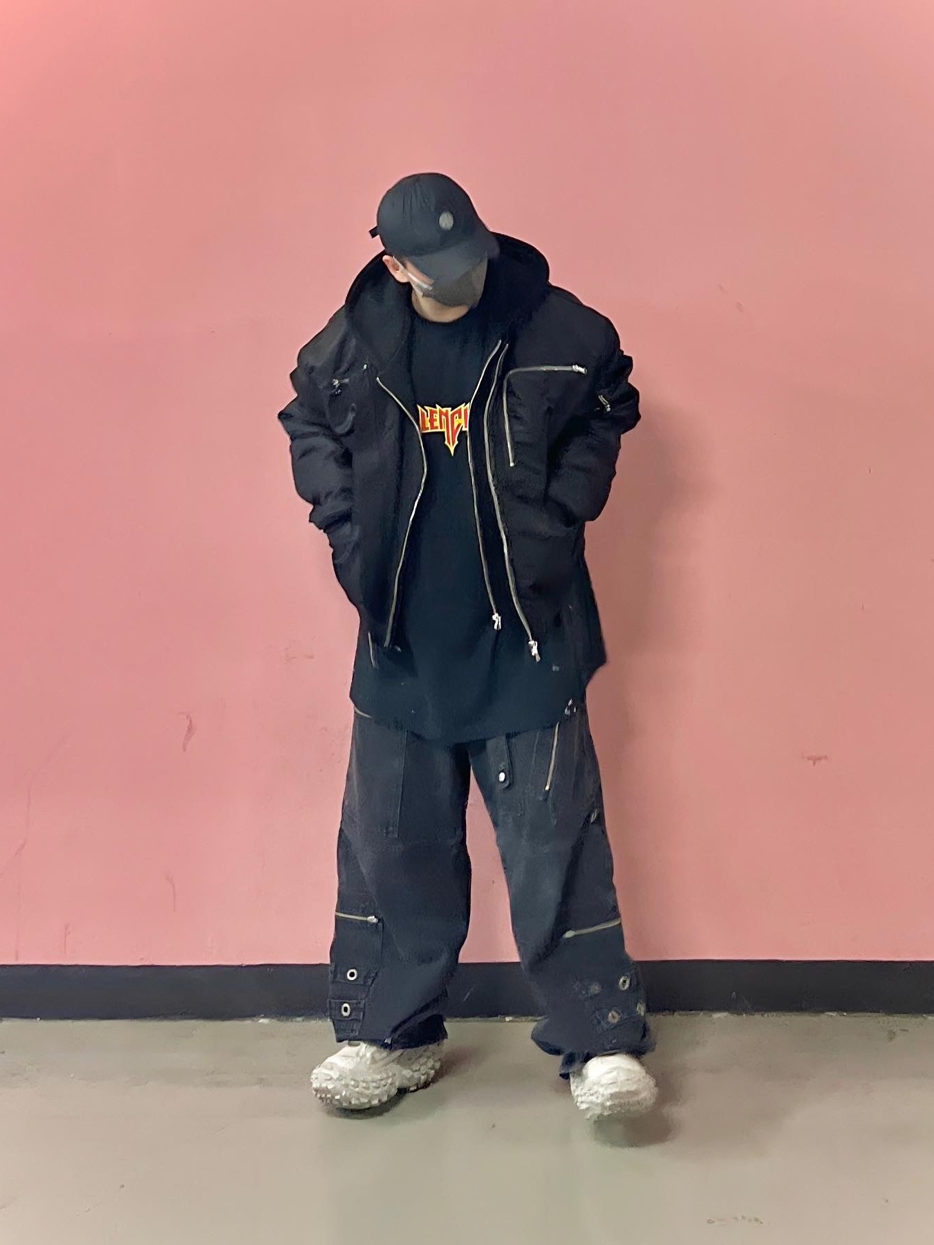 Supreme x Stone Island Painted Camo Nylon 6-Panel Black - 20FW, Balenciaga Defender Sneakers Beige 착용 스타일 - 2