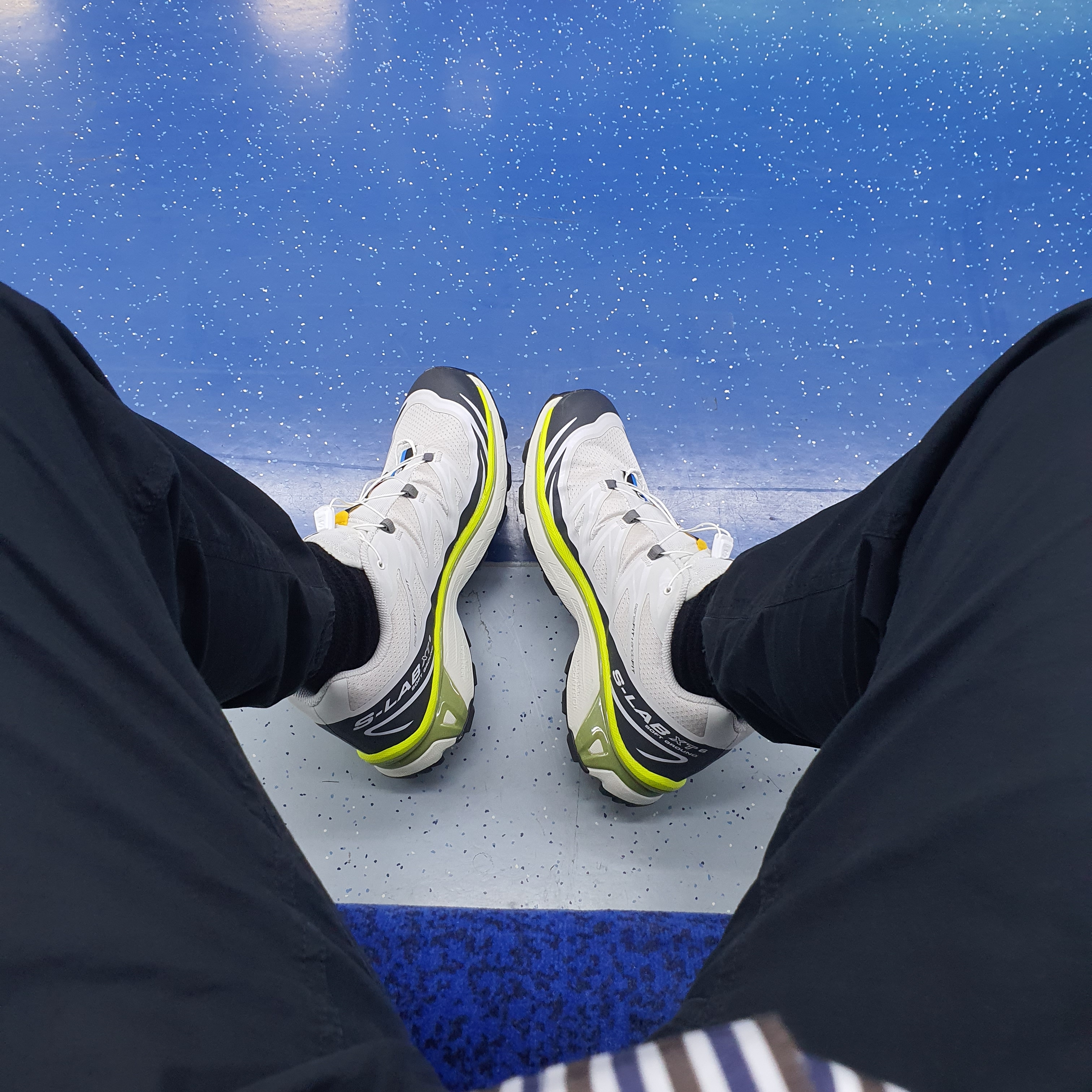 Salomon XT-6 Lunar Rock Magnet 착용 스타일 - 2