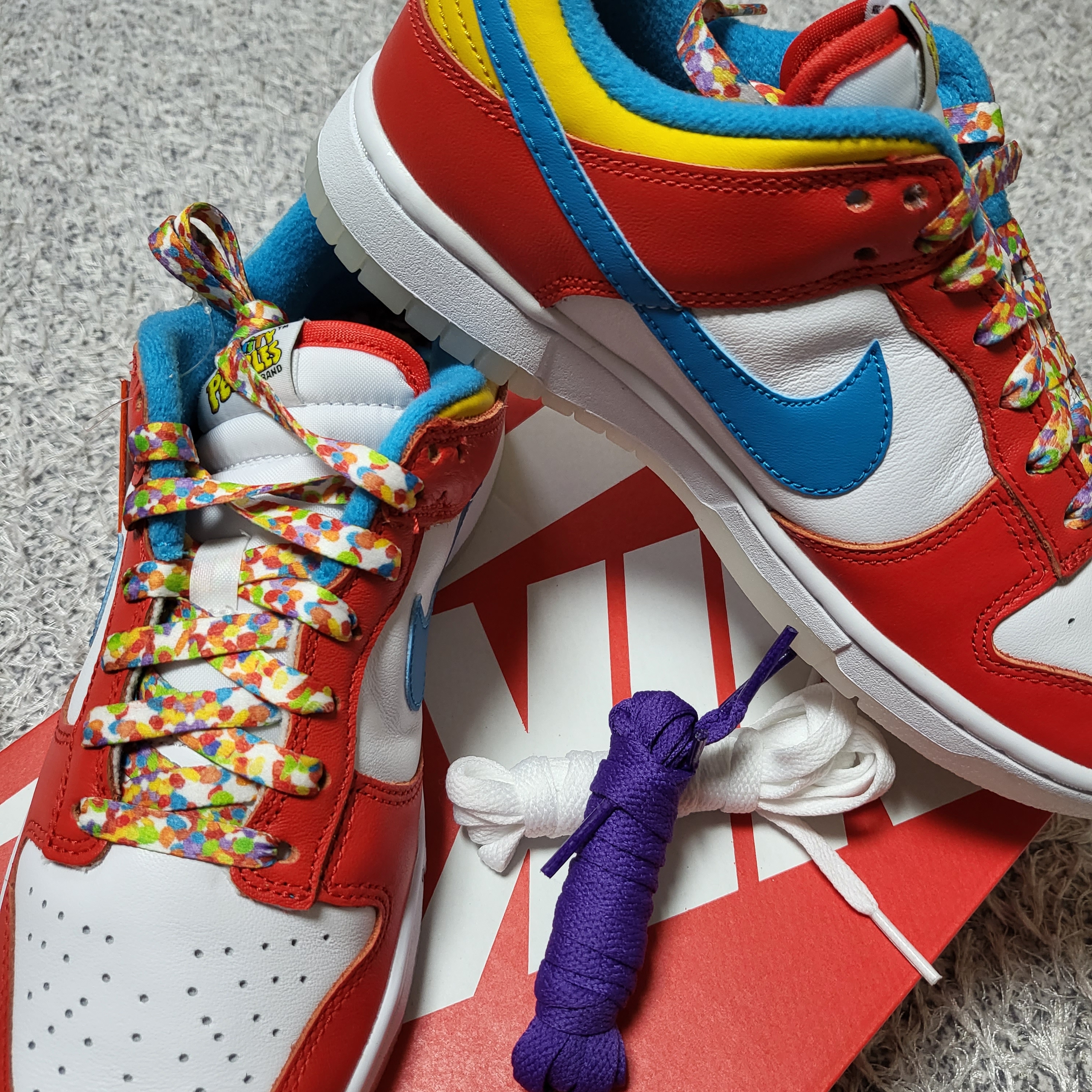 Nike x LeBron James x Fruity Pebbles Dunk Low QS Habanero Red, (W) Nike Dunk Low Black 착용 스타일 - 2