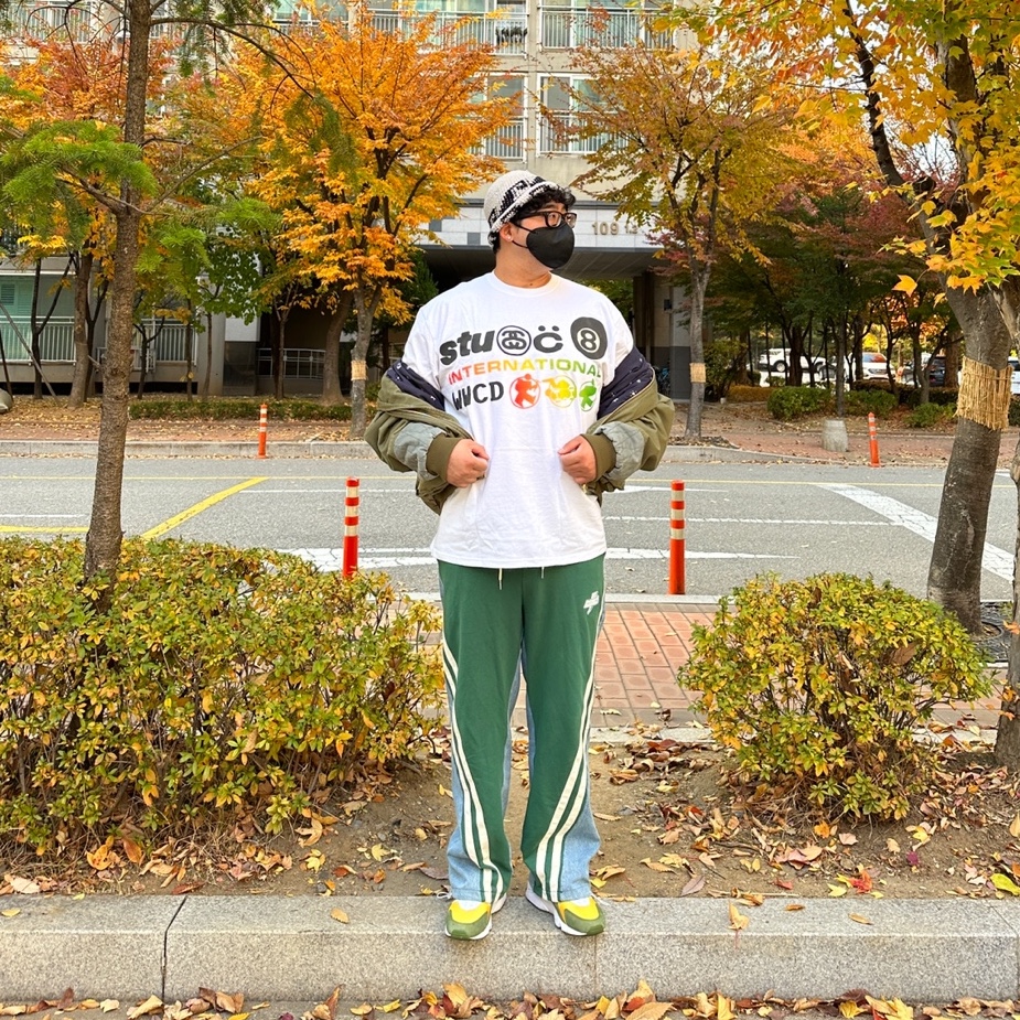 Nike x Stussy Air Huarache LE Dark Olive, Stussy x Cactus Plant Flea Market International T-Shirt White 착용 스타일 - 1