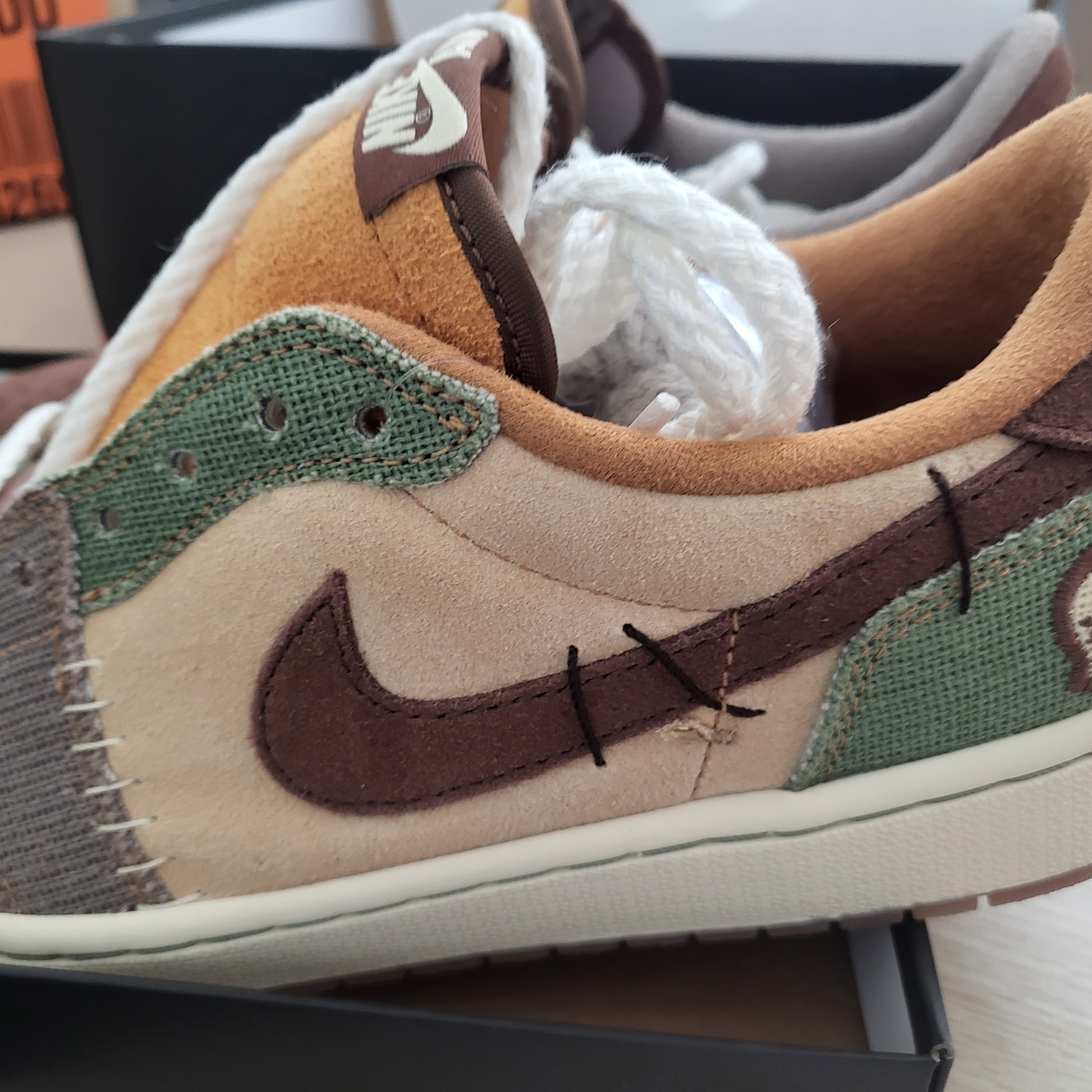 Jordan 1 x Zion Williamson Retro Low OG Flax and Oil Green 착용 스타일 - 2
