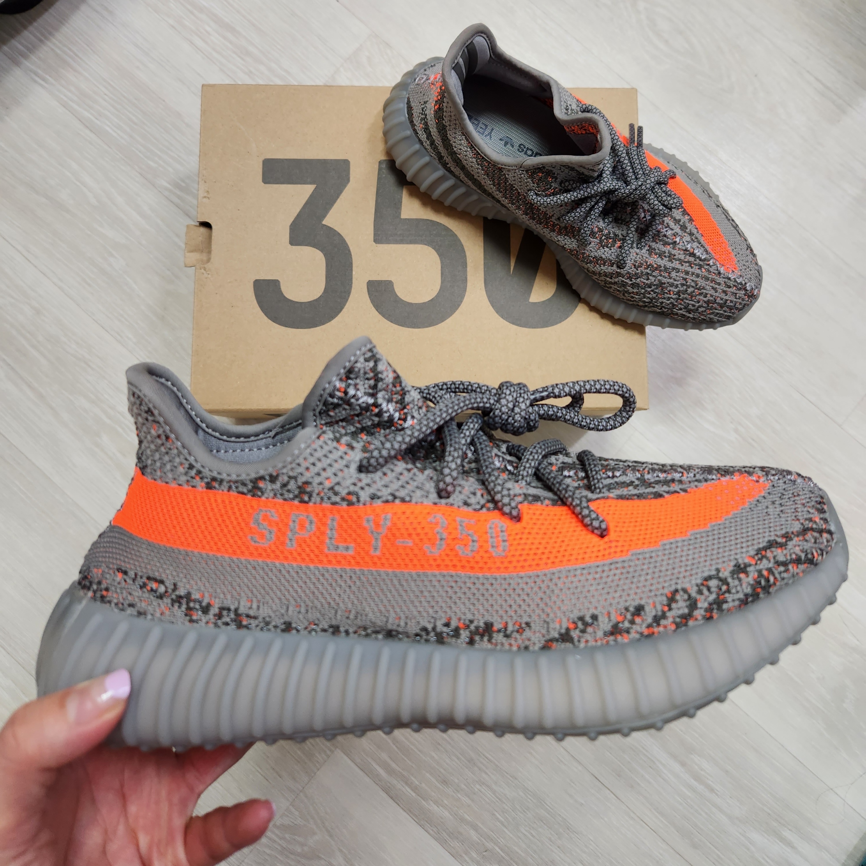 Adidas Yeezy Boost 350 V2 Beluga - Reflective 착용 스타일