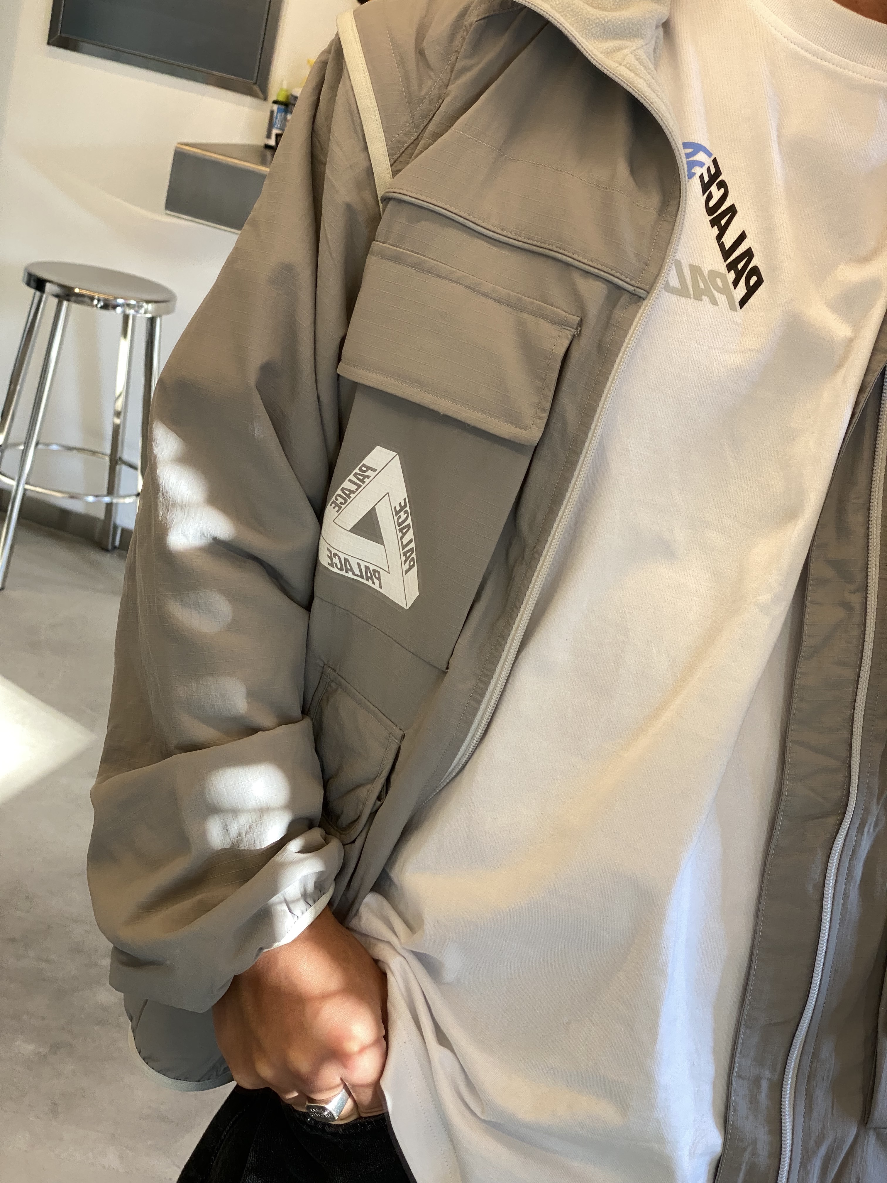 Palace Cordura RS Zip Off Jacket Grey - 22FW, Supreme Hanes Crew Socks White (4 Pack) 착용 스타일 - 3