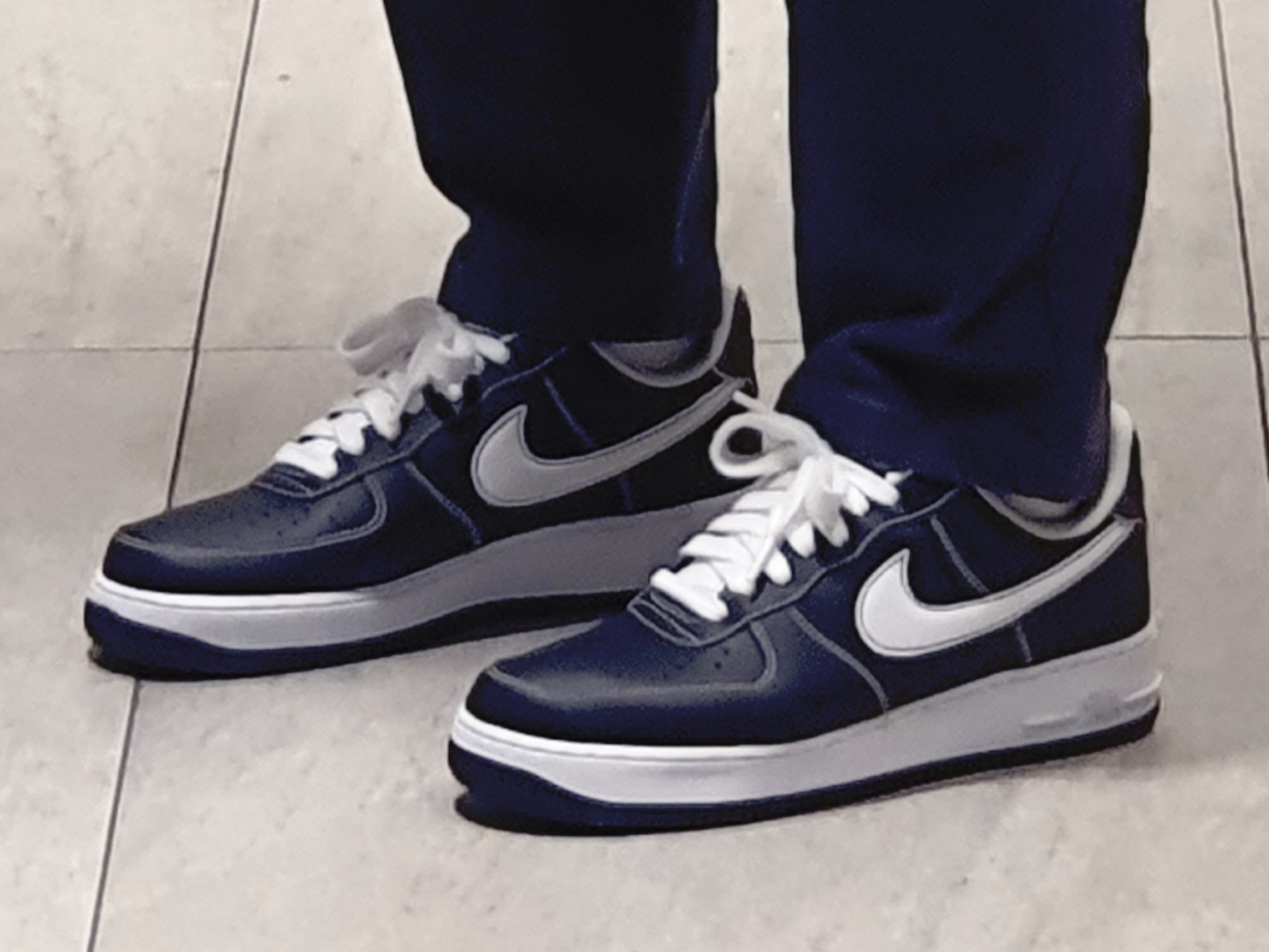 Nike Air Force 1 '07 First Use Black White 착용 스타일 - 2