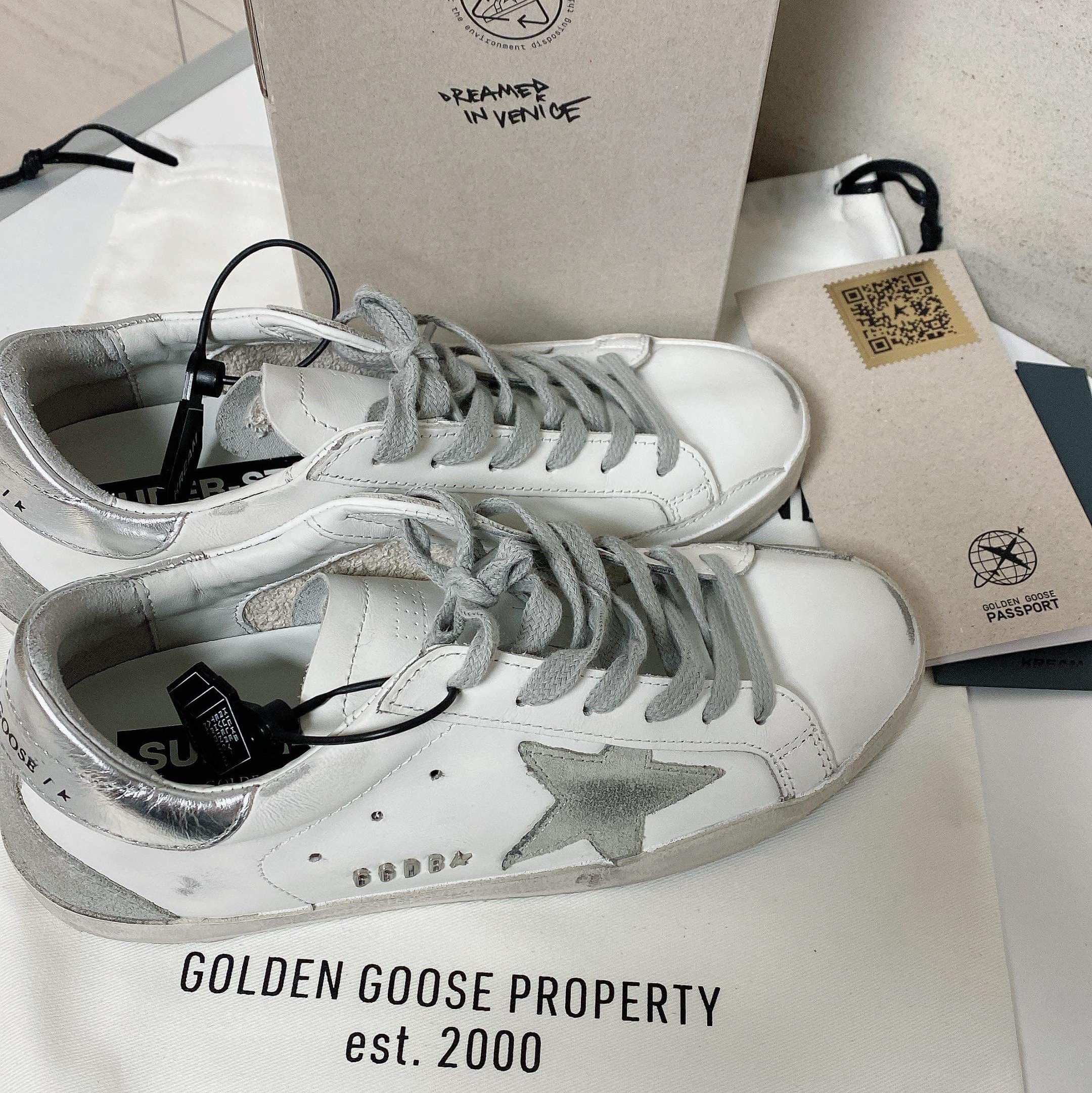 (W) Golden Goose Superstar White Silver Heel Tab Sneakers 착용 스타일