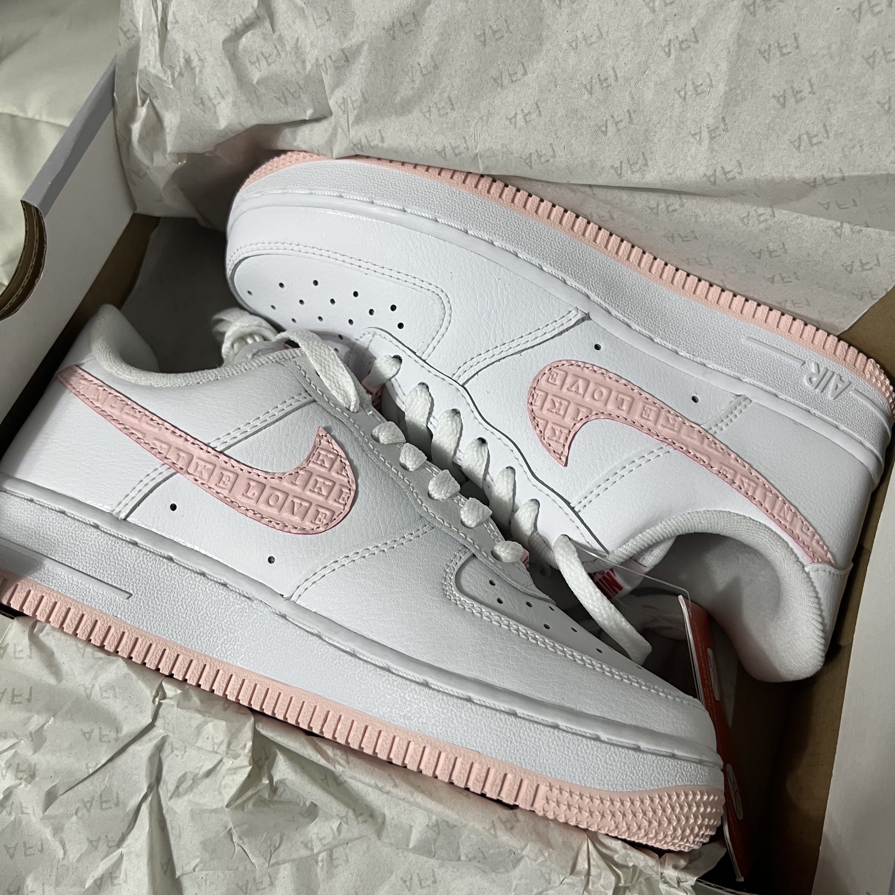 (W) Nike Air Force 1 '07 Valentine Day 2022 착용 스타일 - 5