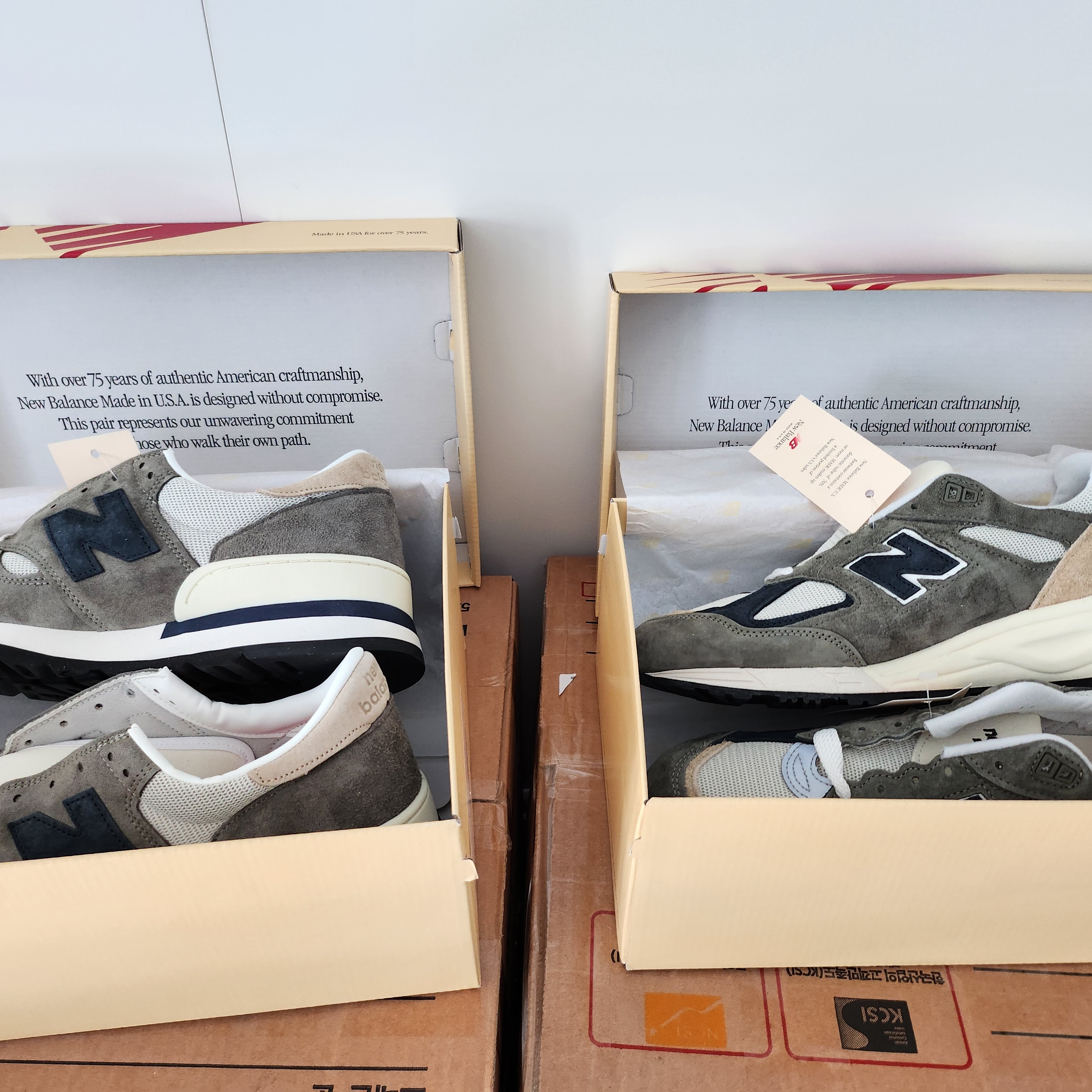 New Balance 990v1 Made in USA Olive, New Balance 990v2 Made in USA Grey Tan 착용 스타일 - 2