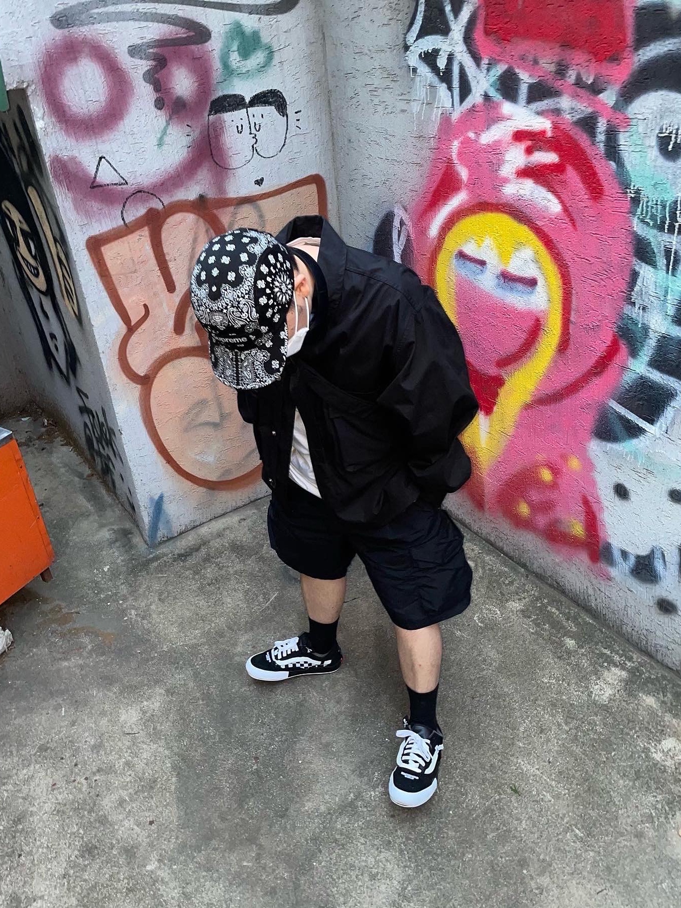 Supreme Bandana Camp Cap Black - 21SS, Vans Vault x Mastermind x END. Old Skool Cap LX Black 착용 스타일 - 2