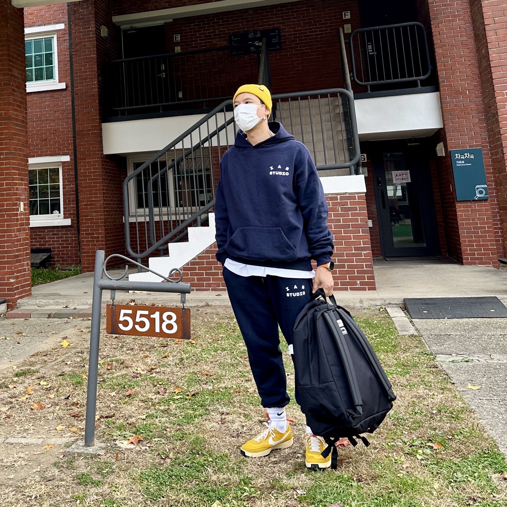 IAB Studio Hoodie Navy - 21SS, IAB Studio Sweatpants Navy - 21SS 착용 스타일 - 1