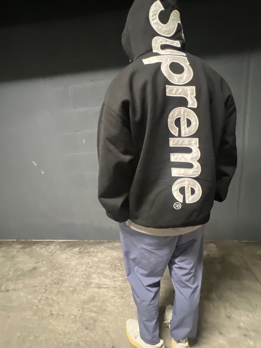Supreme Satin Applique Hooded Sweatshirt Black - 22FW 착용 스타일 - 2
