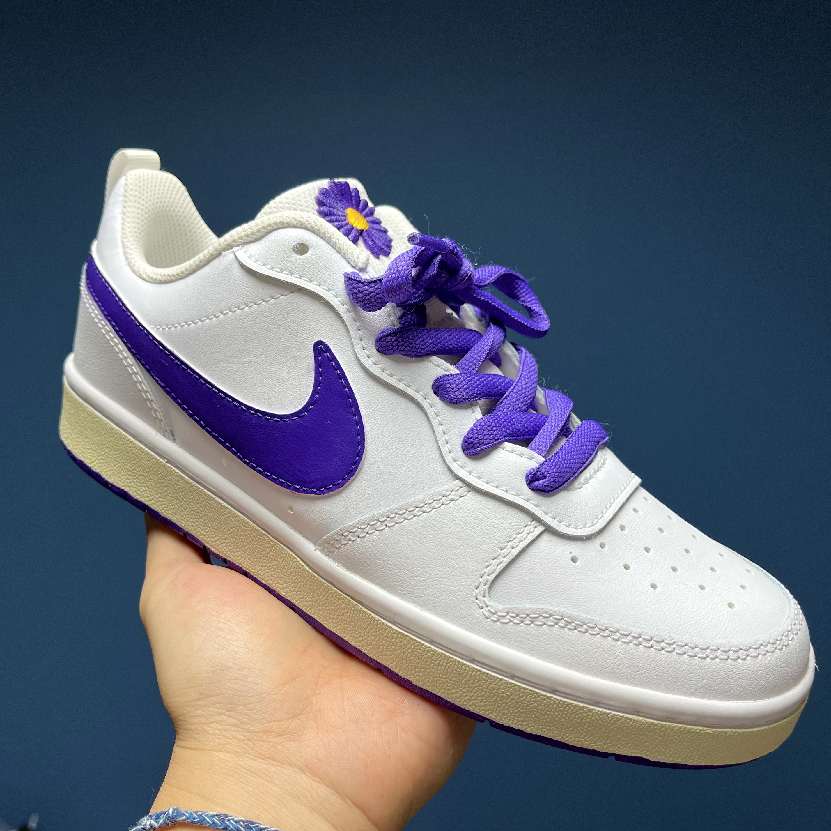 (GS) Nike Court Borough Low 2 Triple White 착용 스타일 - 2