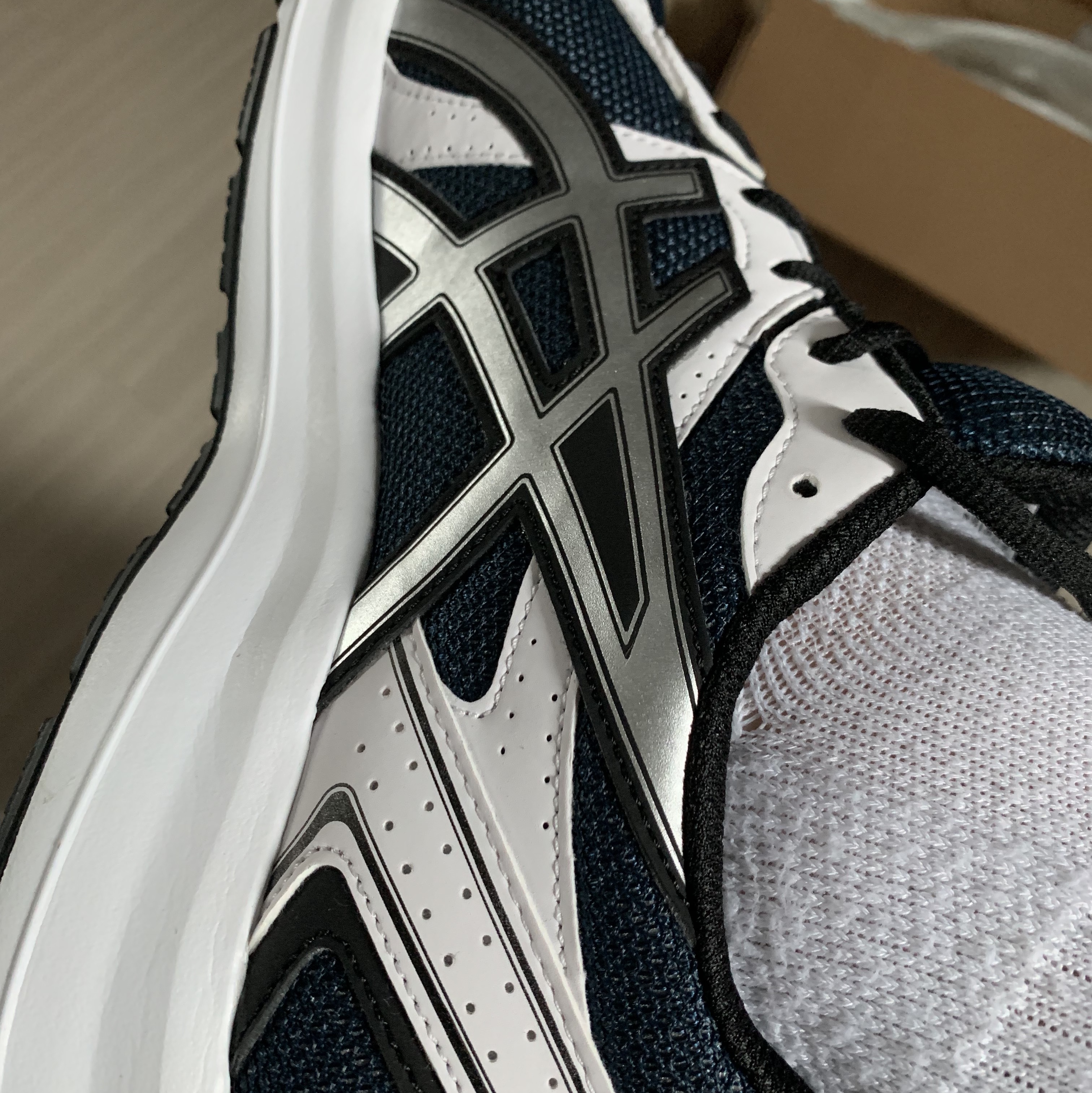 Asics Jog 100 S Navy Pure Silver - 2E Wide 착용 스타일