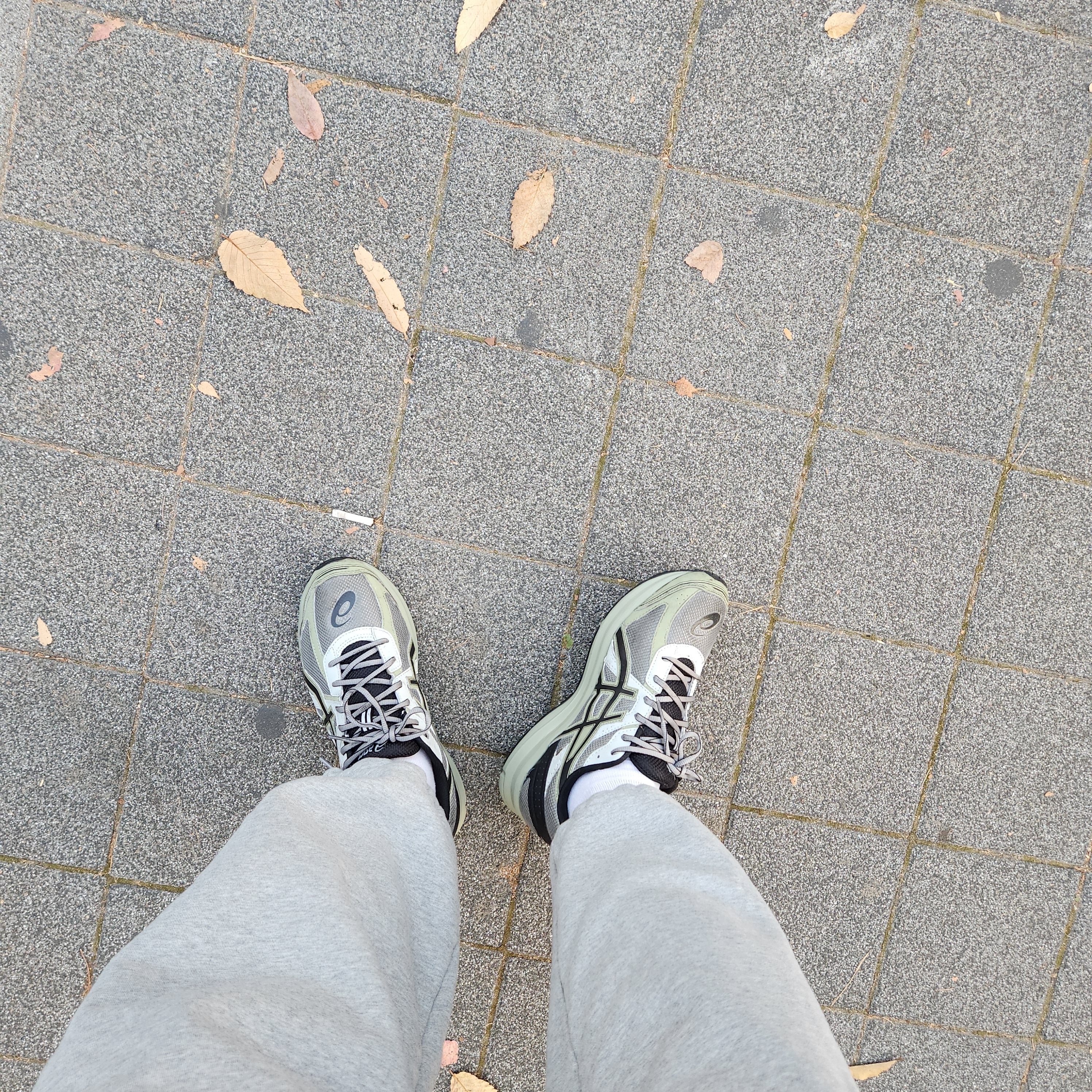 Asics Jog 100 S Sheet Rock - 2E Wide 착용 스타일