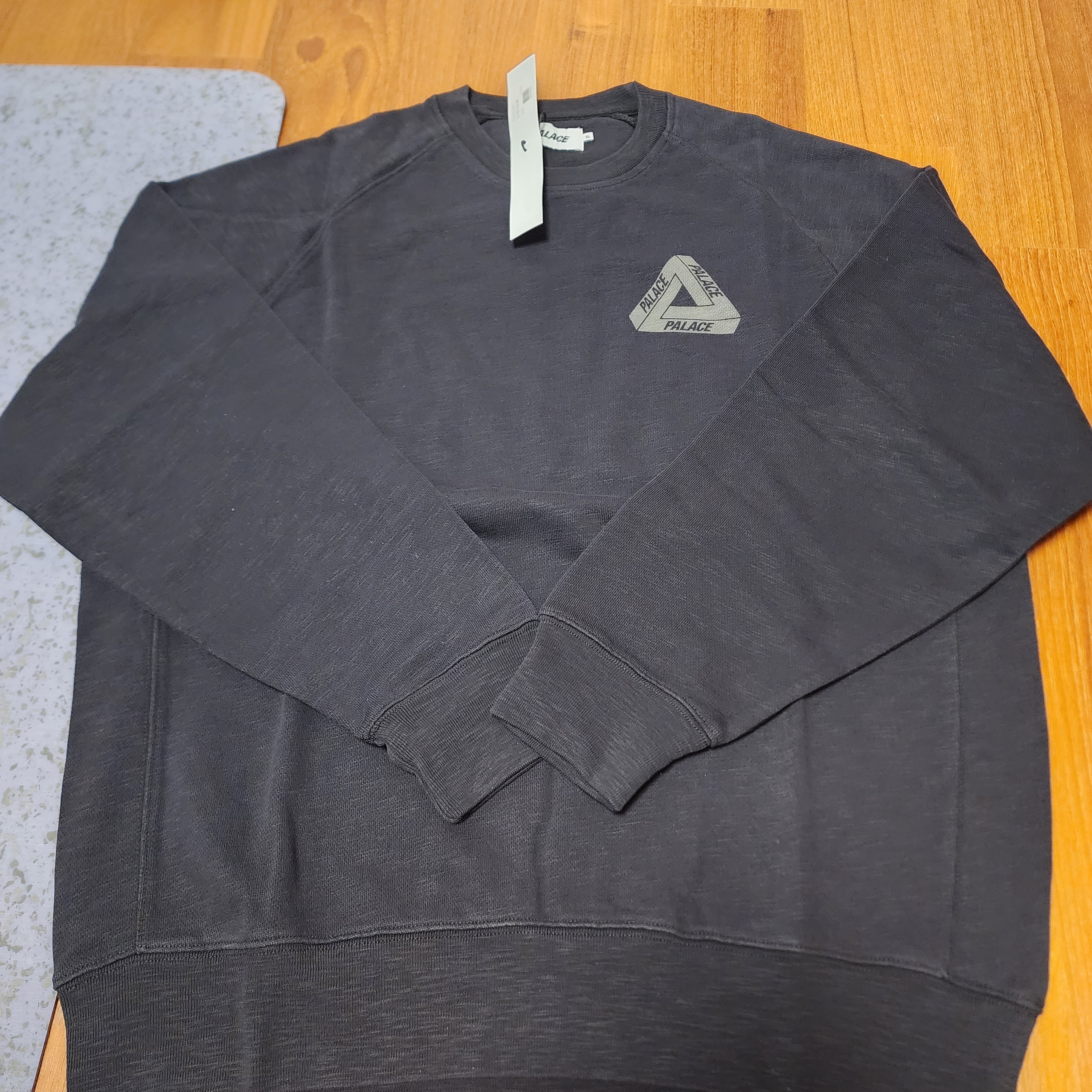 Palace Tri-Ferg Slub Crew Black - 22FW 착용 스타일 - 1