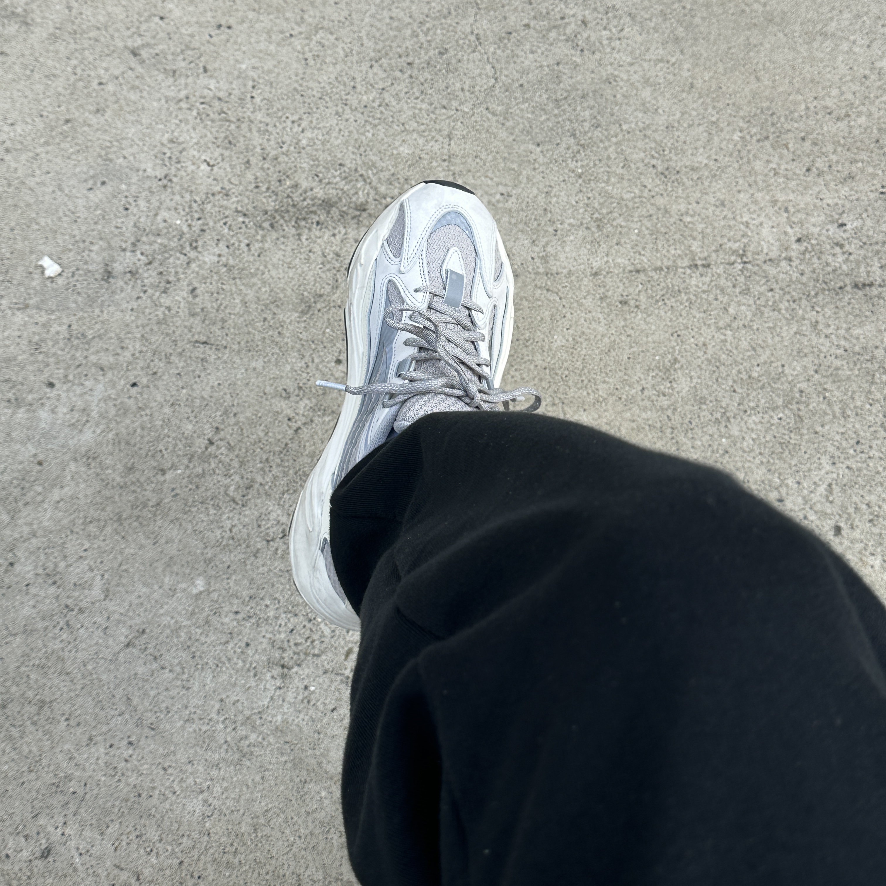 Adidas Yeezy Boost 700 V2 Static 2022 착용 스타일