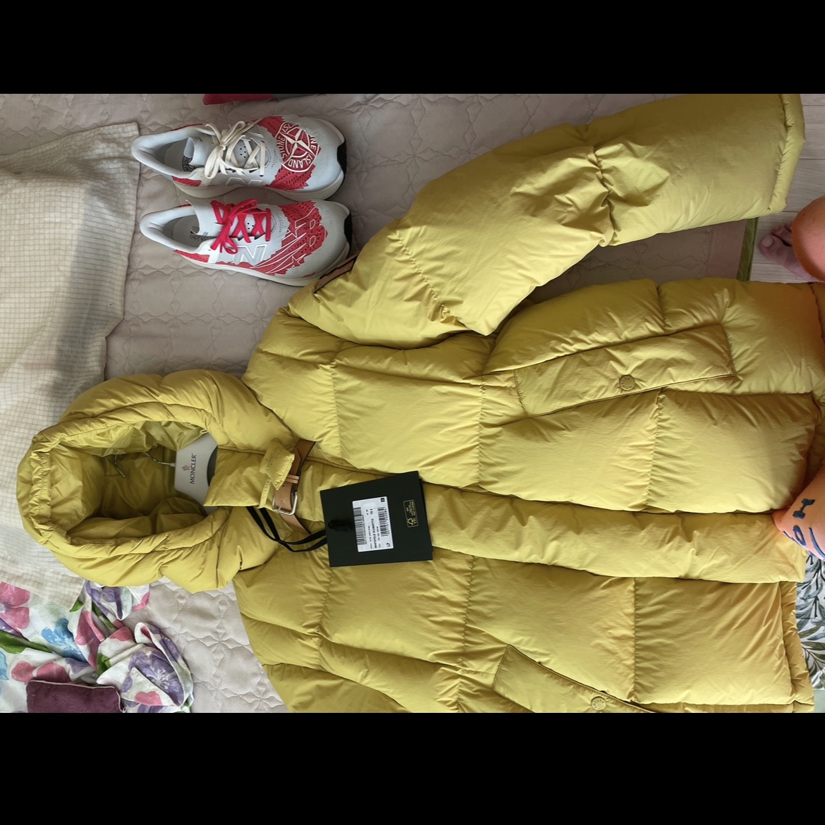 Moncler x JW Anderson Wintefold Short Down Jacket Yellow - 22FW, New Balance x Stone Island x Tokyo Design Studio FuelCell RC Elite v2 SI Red 착용 스타일