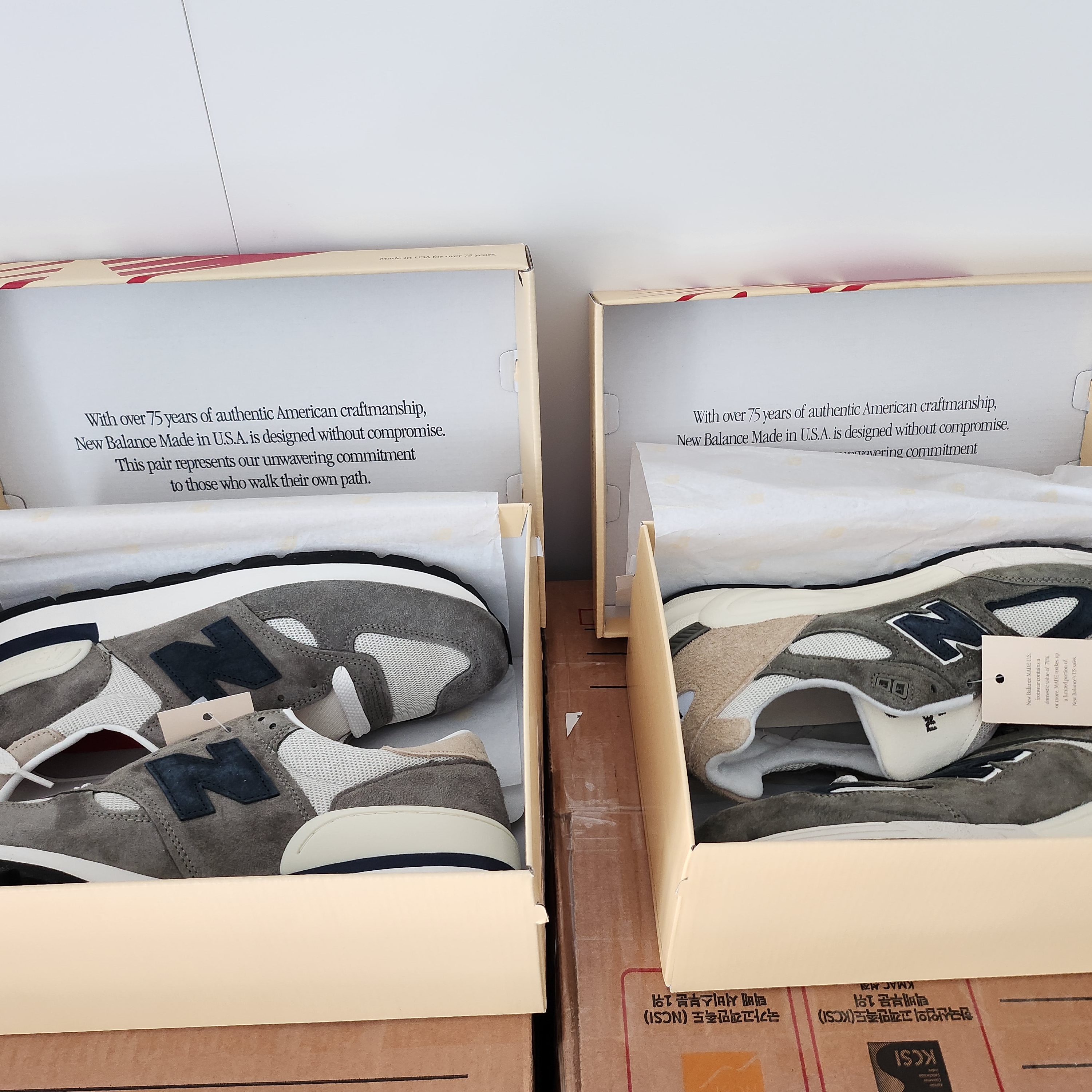 New Balance 990v1 Made in USA Olive, New Balance 990v2 Made in USA Grey Tan 착용 스타일 - 1