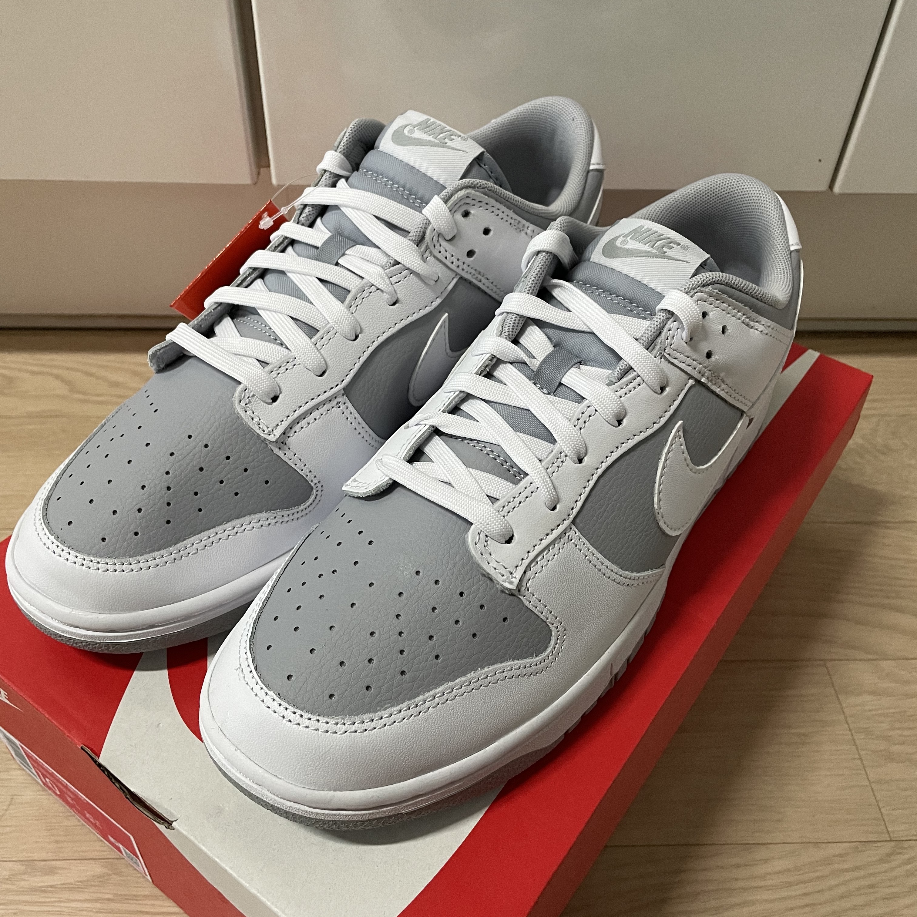 Nike Dunk Low Retro White Neutral Grey 착용 스타일 - 1