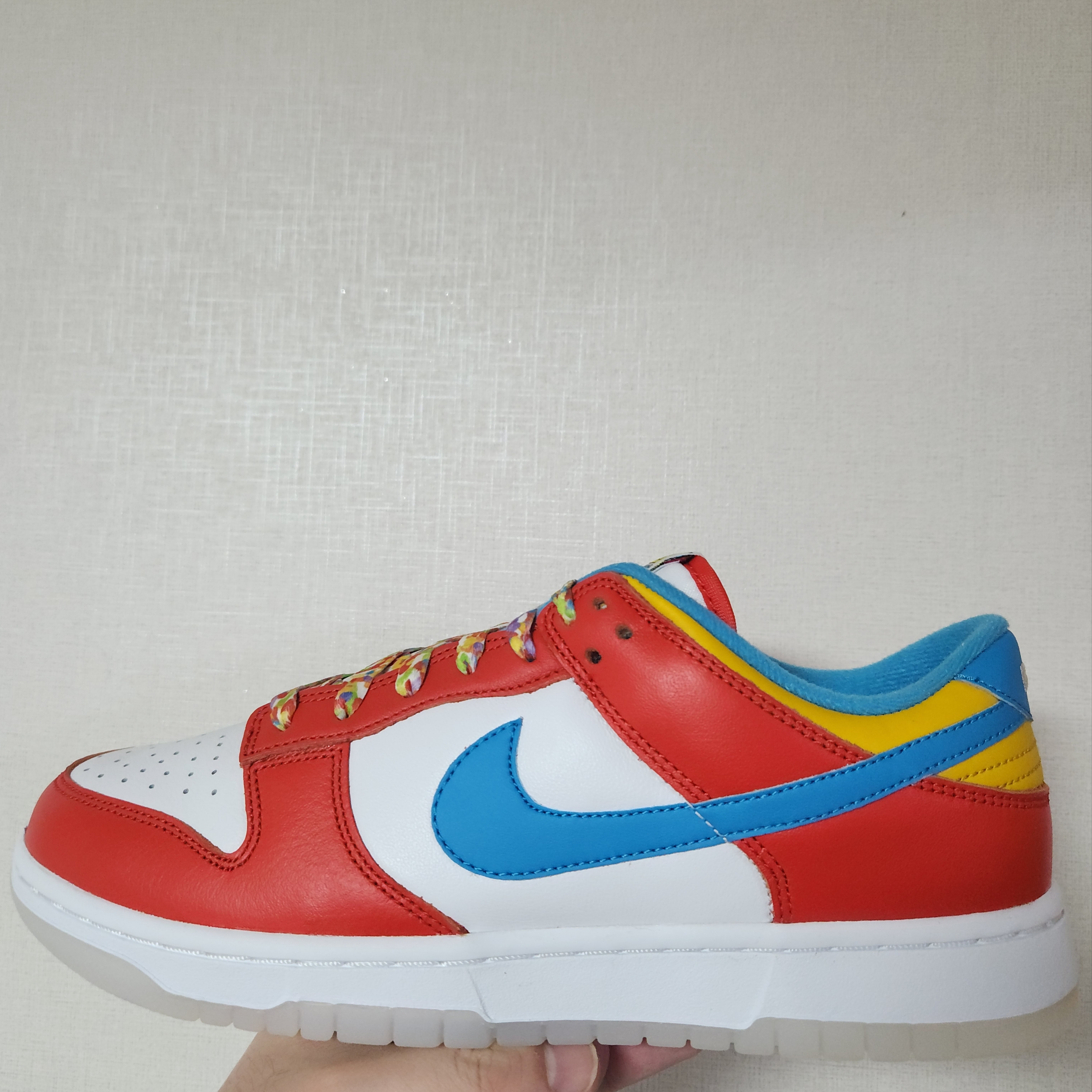Nike x LeBron James x Fruity Pebbles Dunk Low QS Habanero Red 착용 스타일 - 1