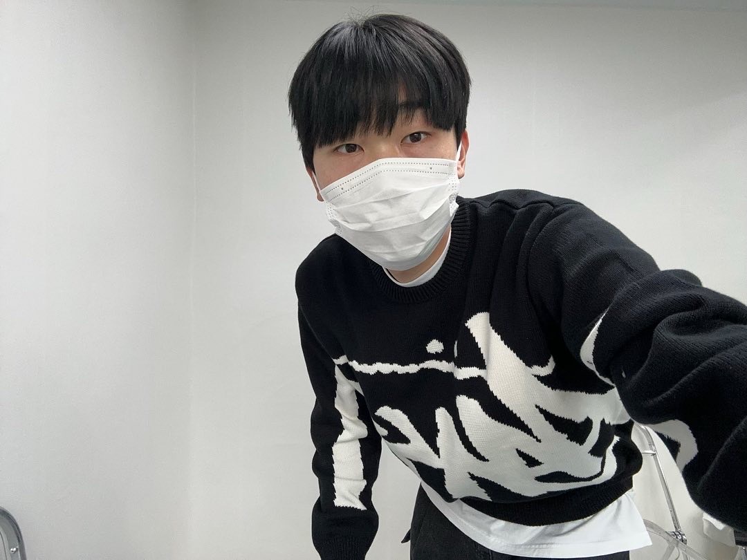 Converse x Stussy One Star Pro Ox 8 Ball Green, Stussy Stock Sweater Black 착용 스타일 - 2