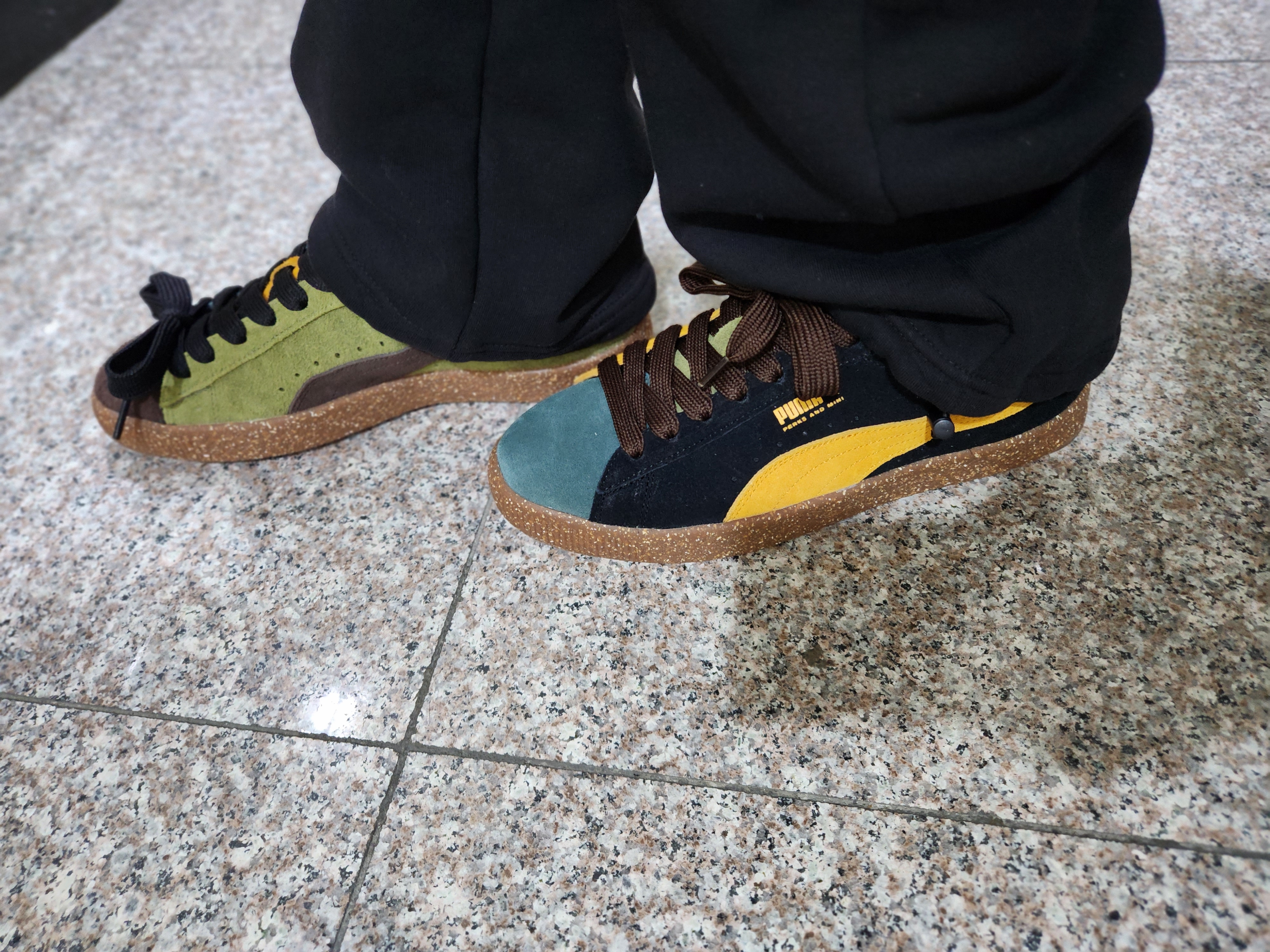 Puma x P.A.M Suede VTG Dark Chocolate 착용 스타일 - 3
