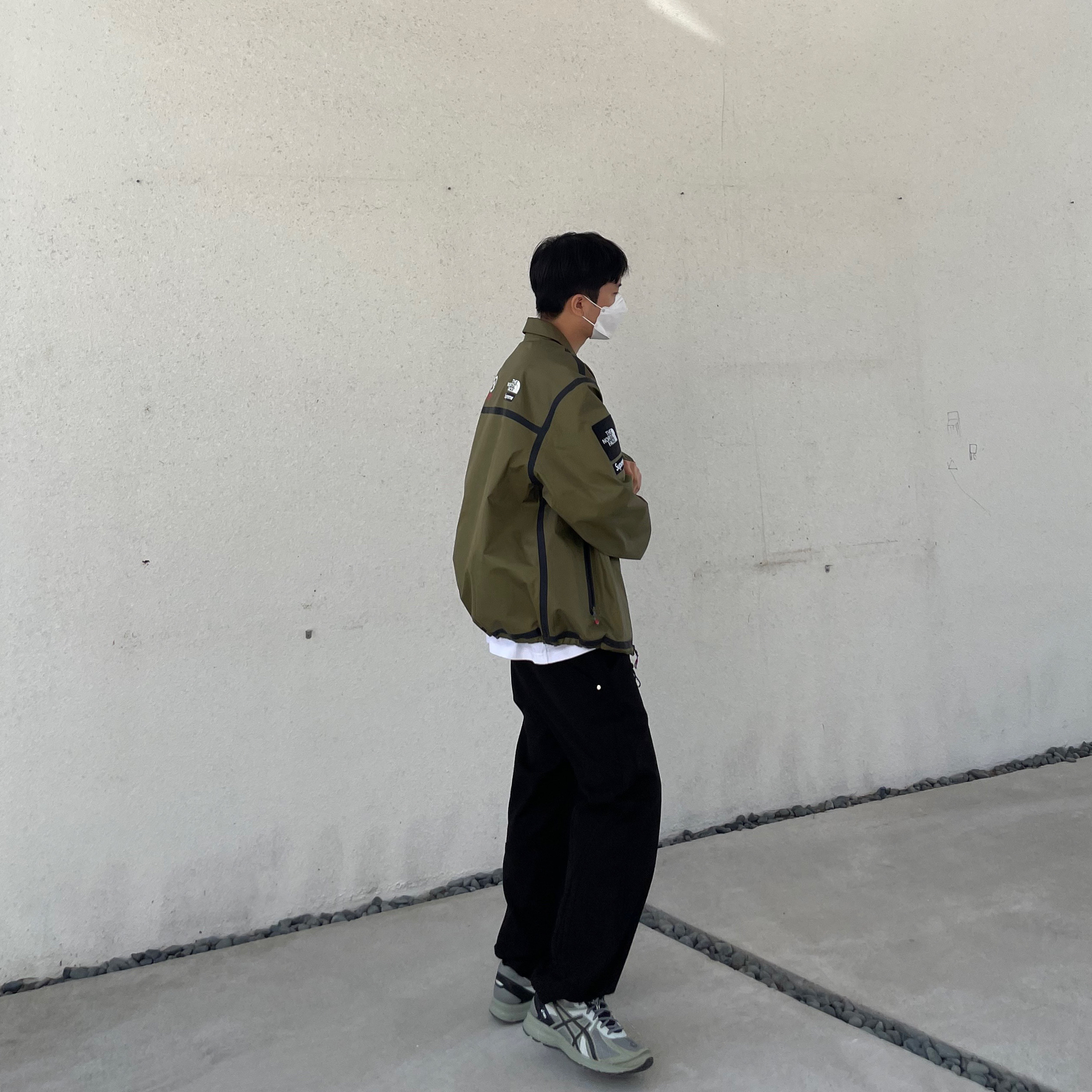 Supreme x The North Face Summit Series Outer Tape Seam Coaches Jacket Olive - 21SS, Asics Jog 100 S Sheet Rock - 2E Wide 착용 스타일