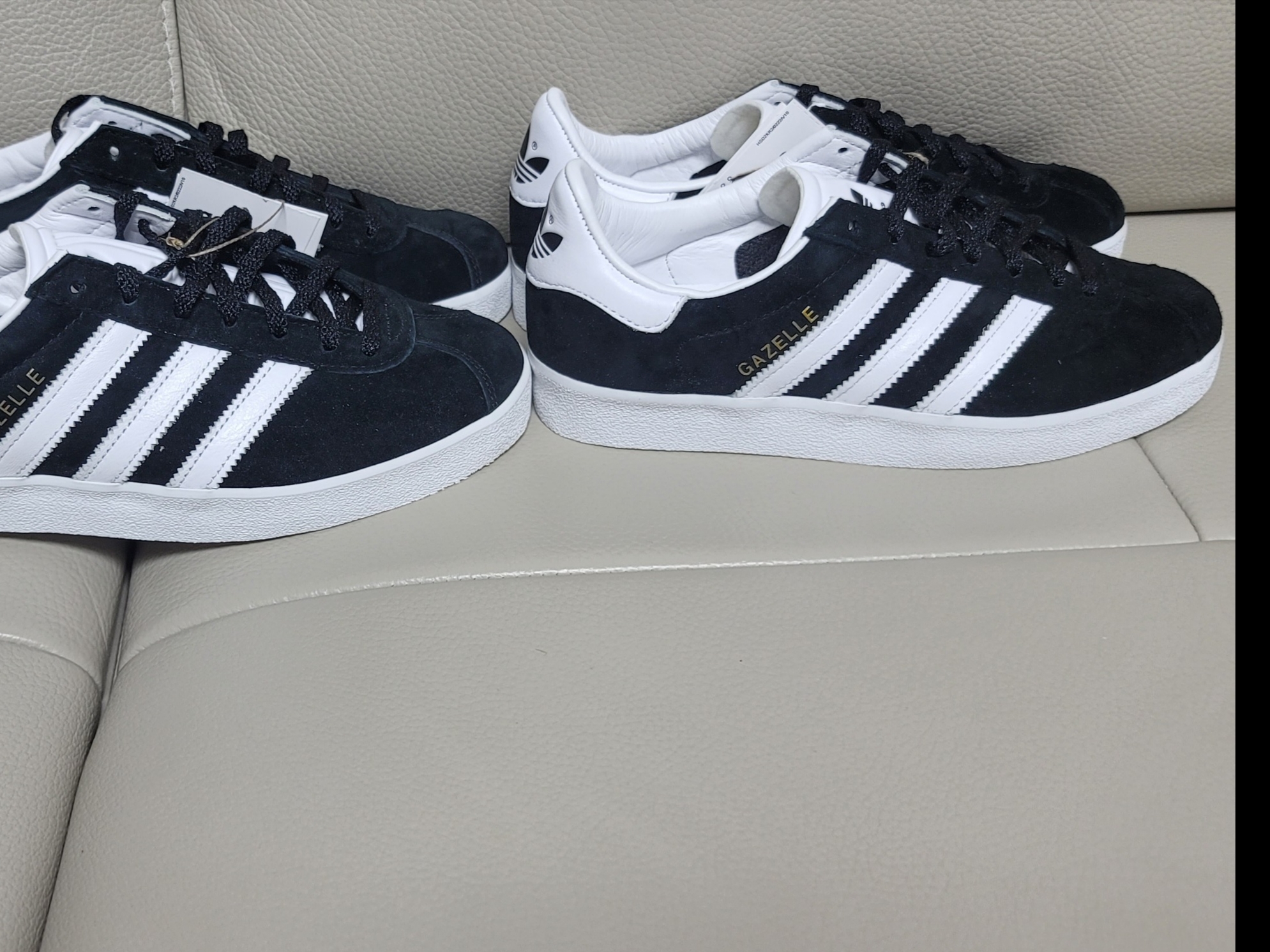 Adidas Gazelle 85 Core Black 착용 스타일 - 2