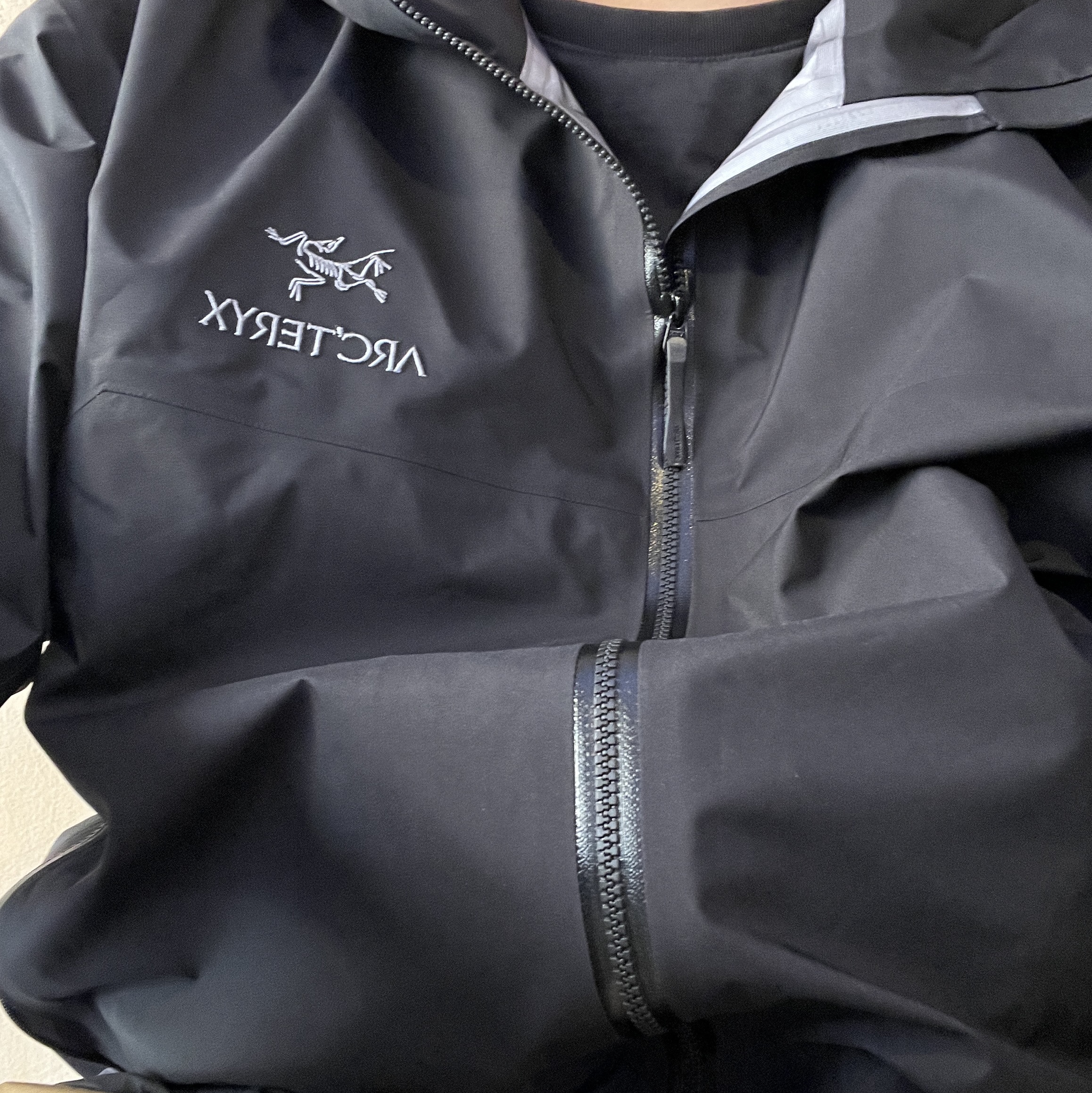 Arc'teryx Beta Jacket Black 착용 스타일