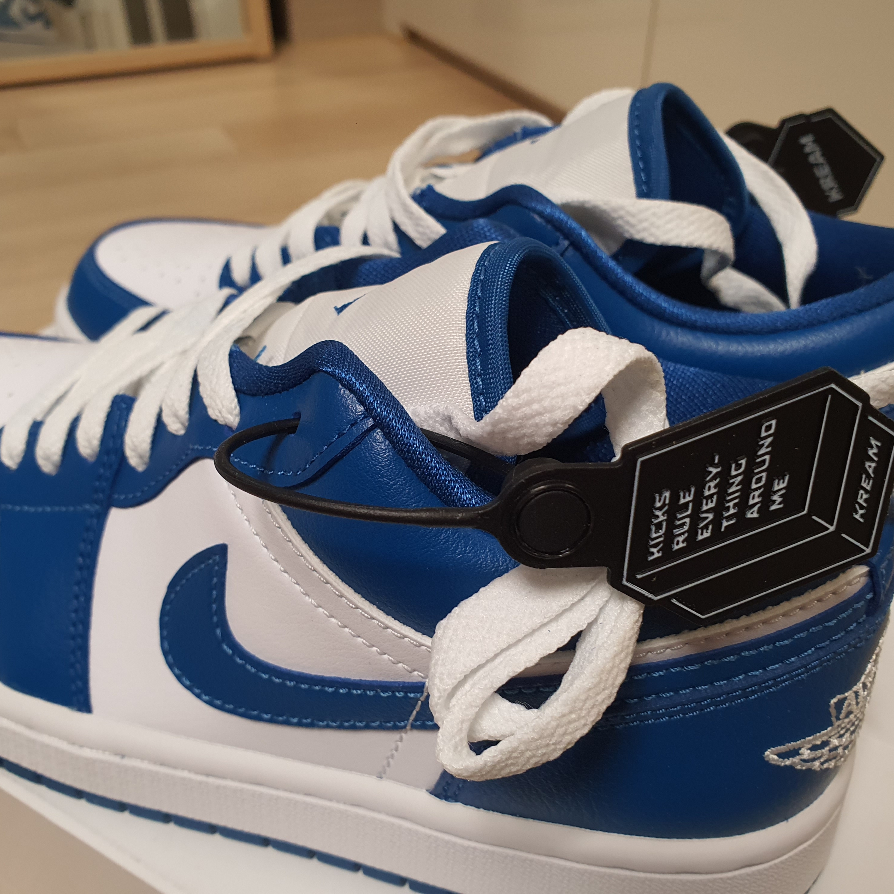 (W) Jordan 1 Low White Dark Marina Blue 착용 스타일 - 2
