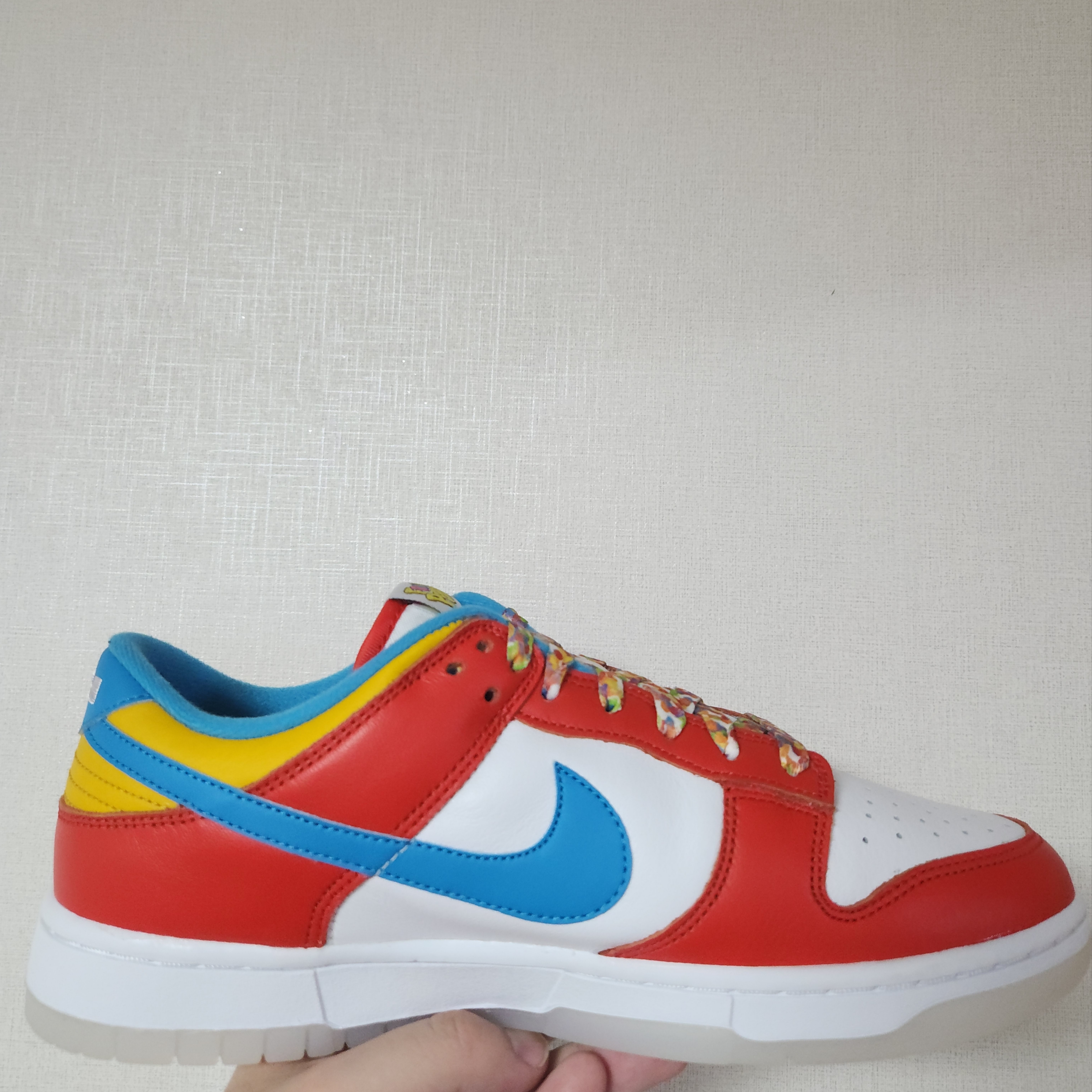 Nike x LeBron James x Fruity Pebbles Dunk Low QS Habanero Red 착용 스타일 - 2