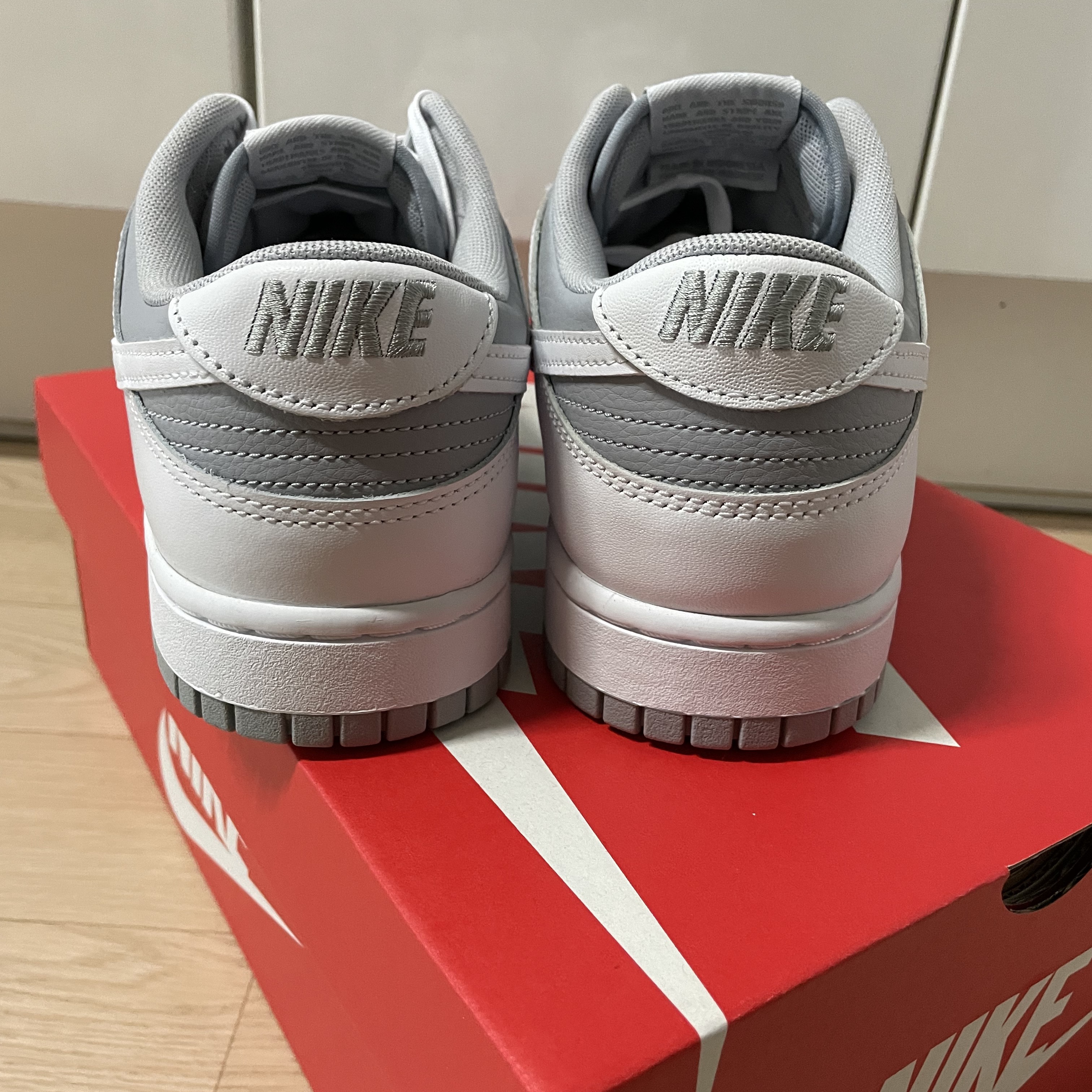 Nike Dunk Low Retro White Neutral Grey 착용 스타일 - 3
