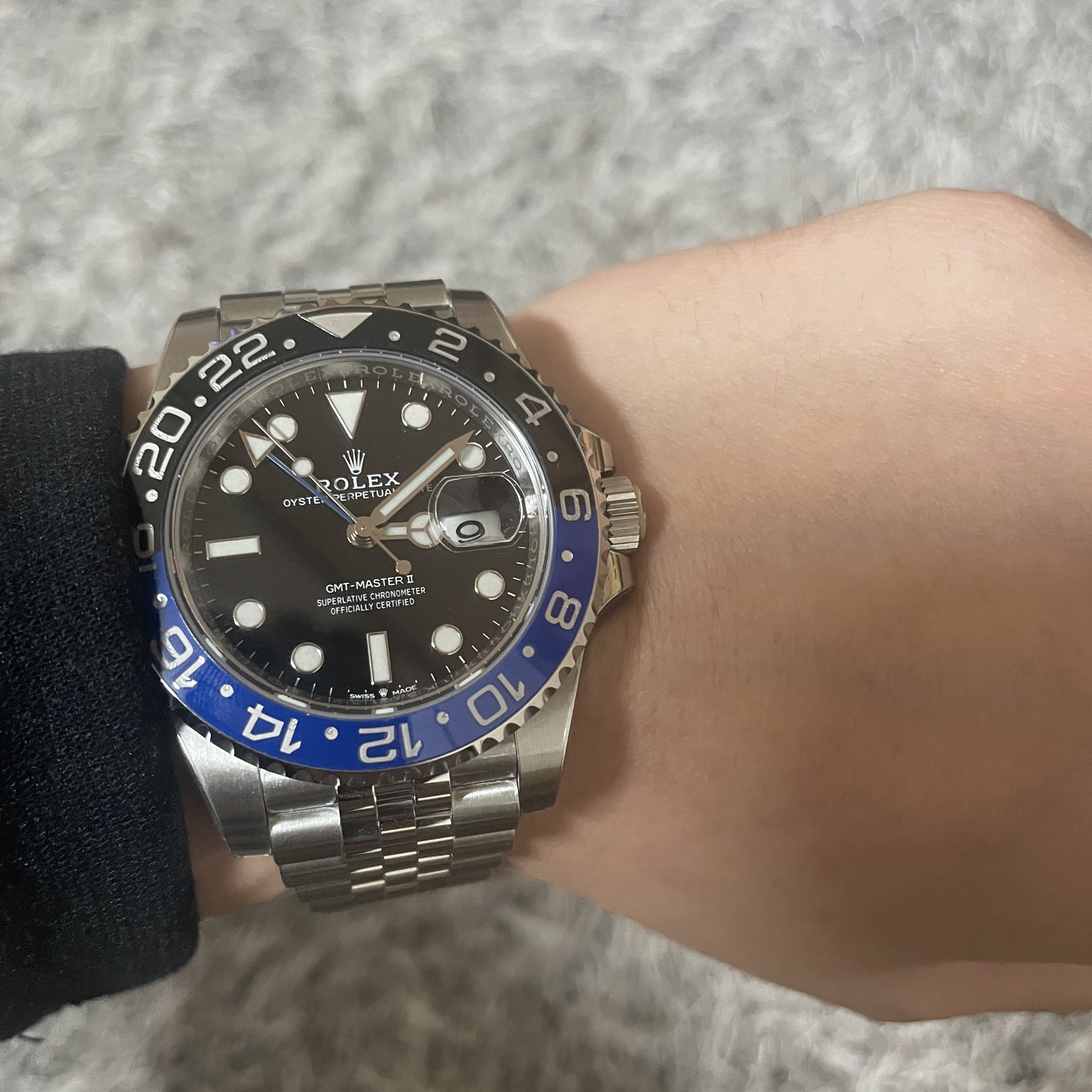 Rolex GMT-Master II 40mm 126710BLNR Black Jubilee 착용 스타일