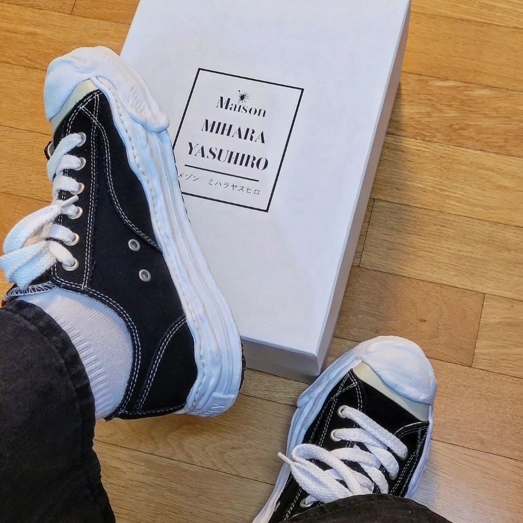 Maison Mihara Yasuhiro Hank OG Sole Canvas Low-top Sneakers Black 착용 스타일