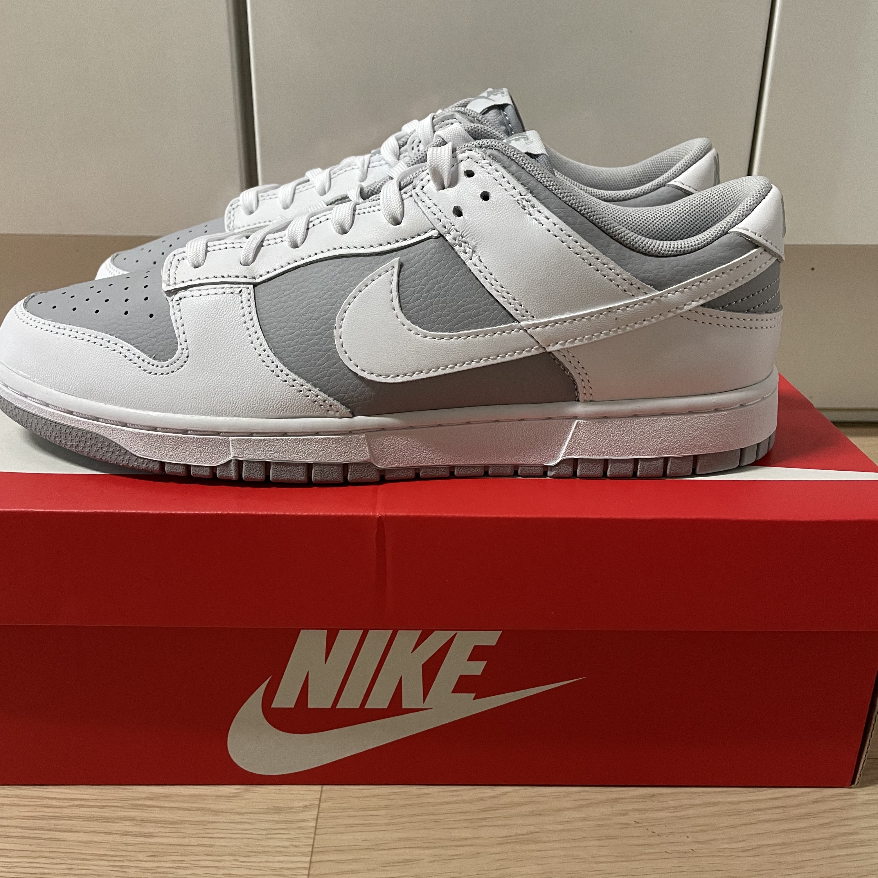 Nike Dunk Low Retro White Neutral Grey 착용 스타일 - 2