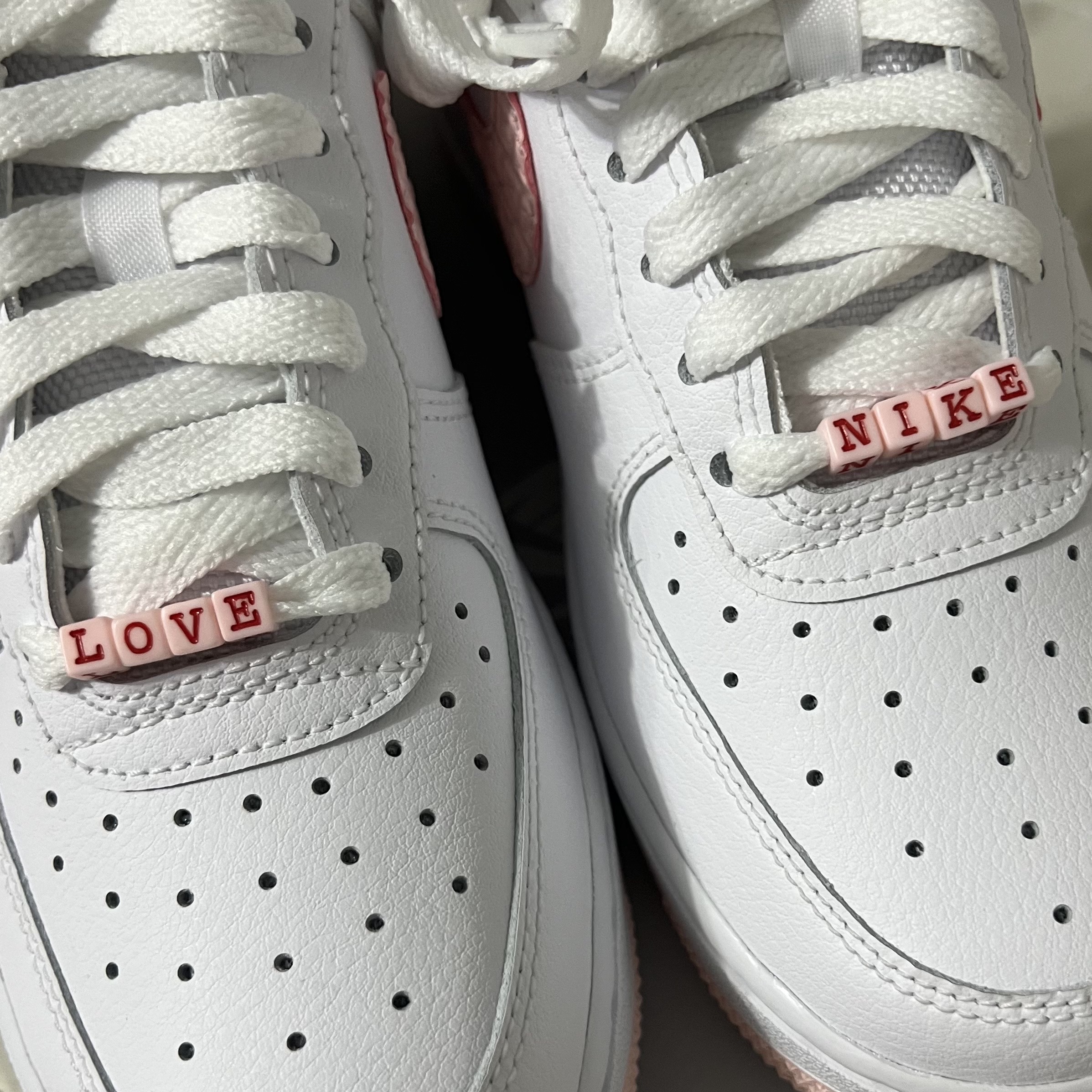 (W) Nike Air Force 1 '07 Valentine Day 2022 착용 스타일 - 2