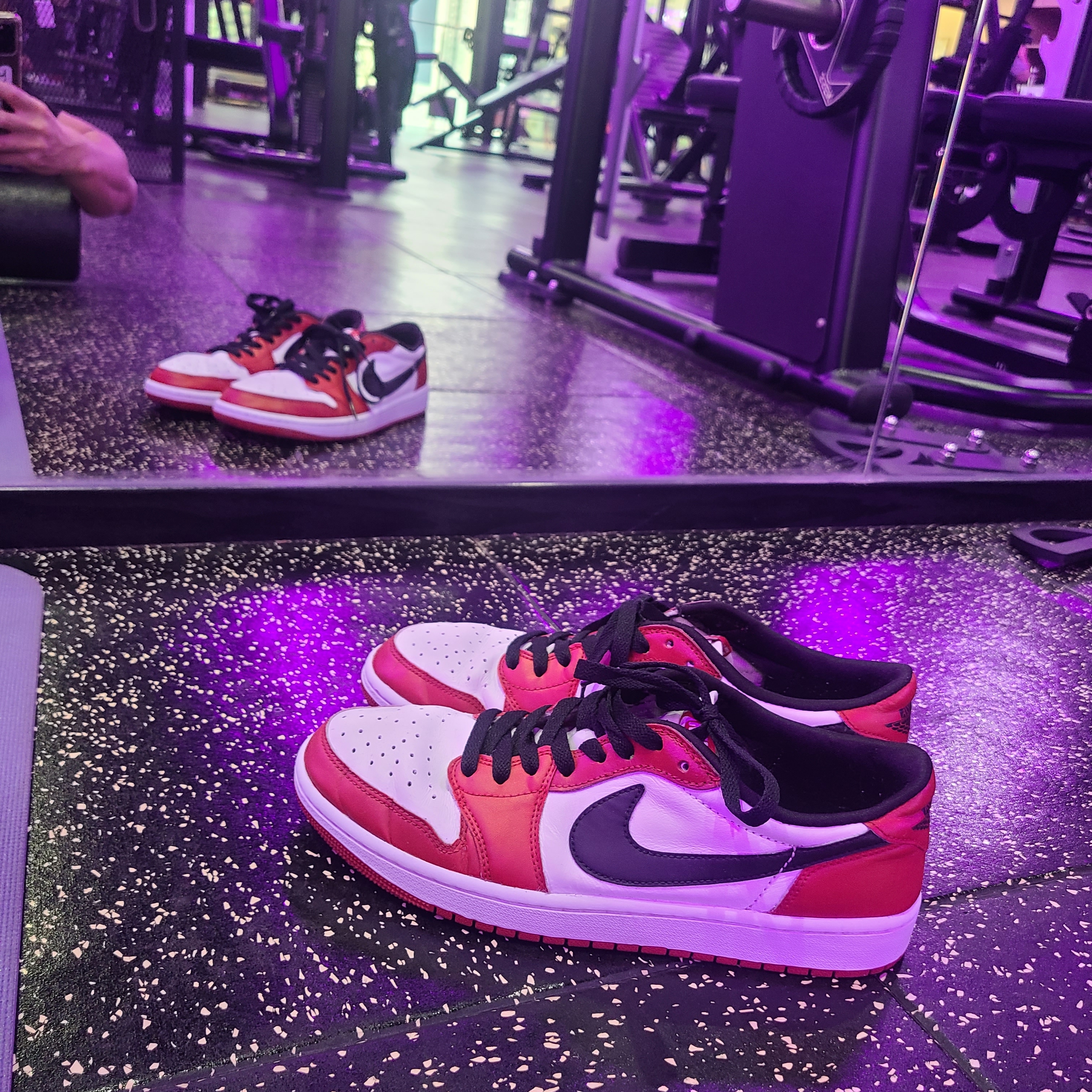 Jordan 1 Retro Low OG Chicago 2016, Jordan 1 x Travis Scott Retro Low OG SP Mocha 착용 스타일 - 2