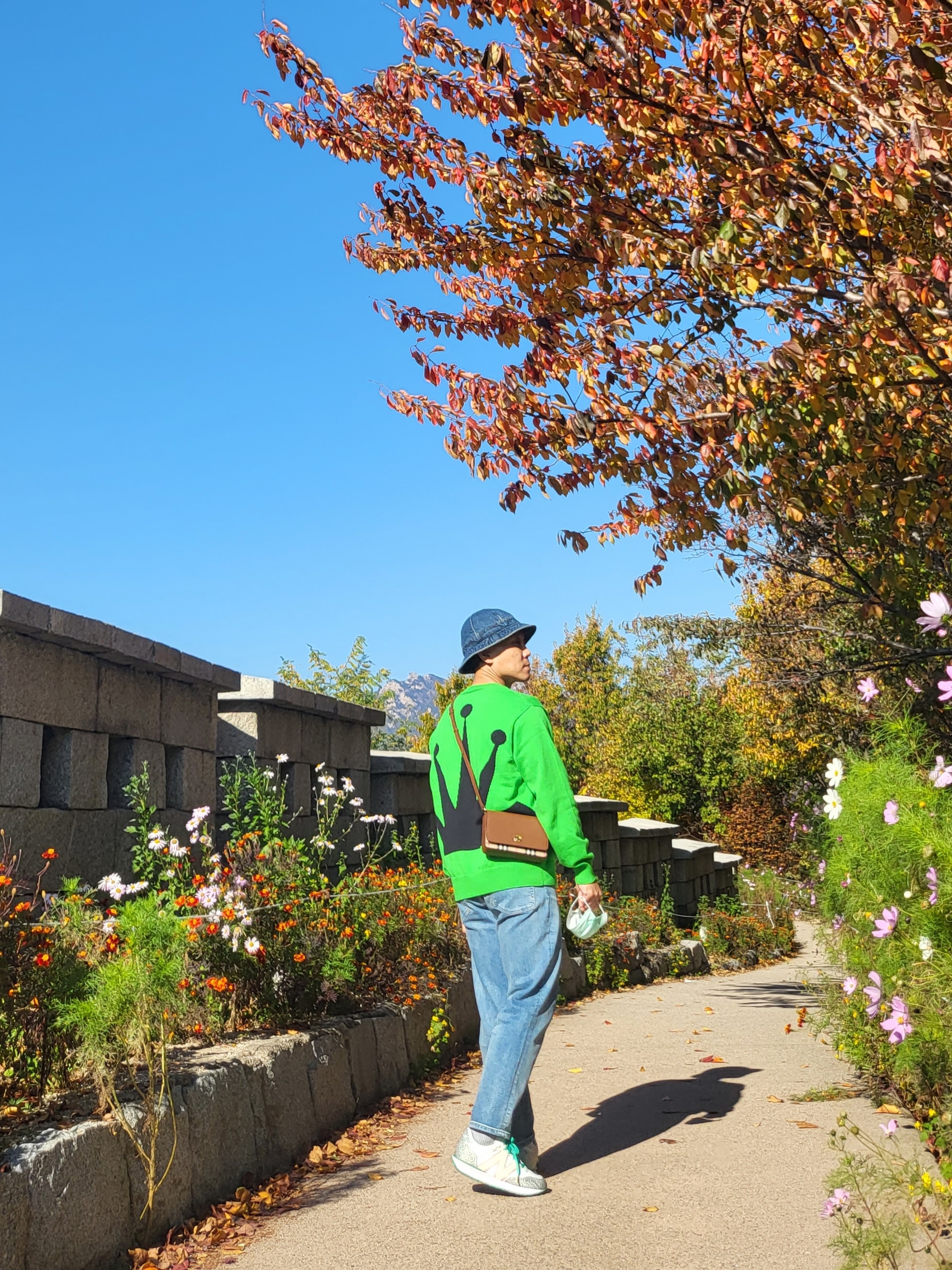 Stussy Bent Crown Sweater Lime, New Balance x Casablanca 327 Idealist Monogram White Green 착용 스타일 - 1