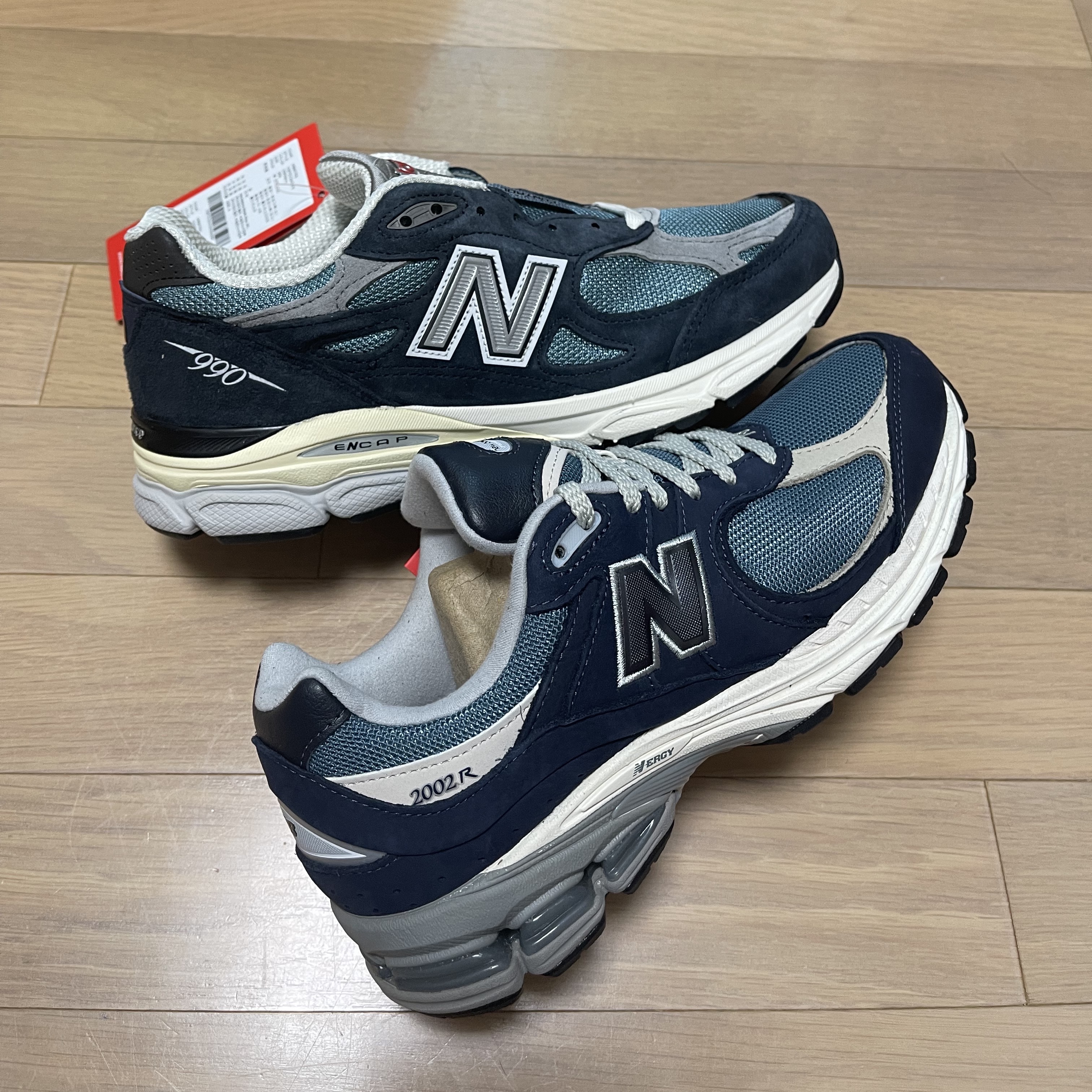 New Balance 2002R Dark Navy, New Balance 990v3 Made in USA Navy Spring Tide 착용 스타일