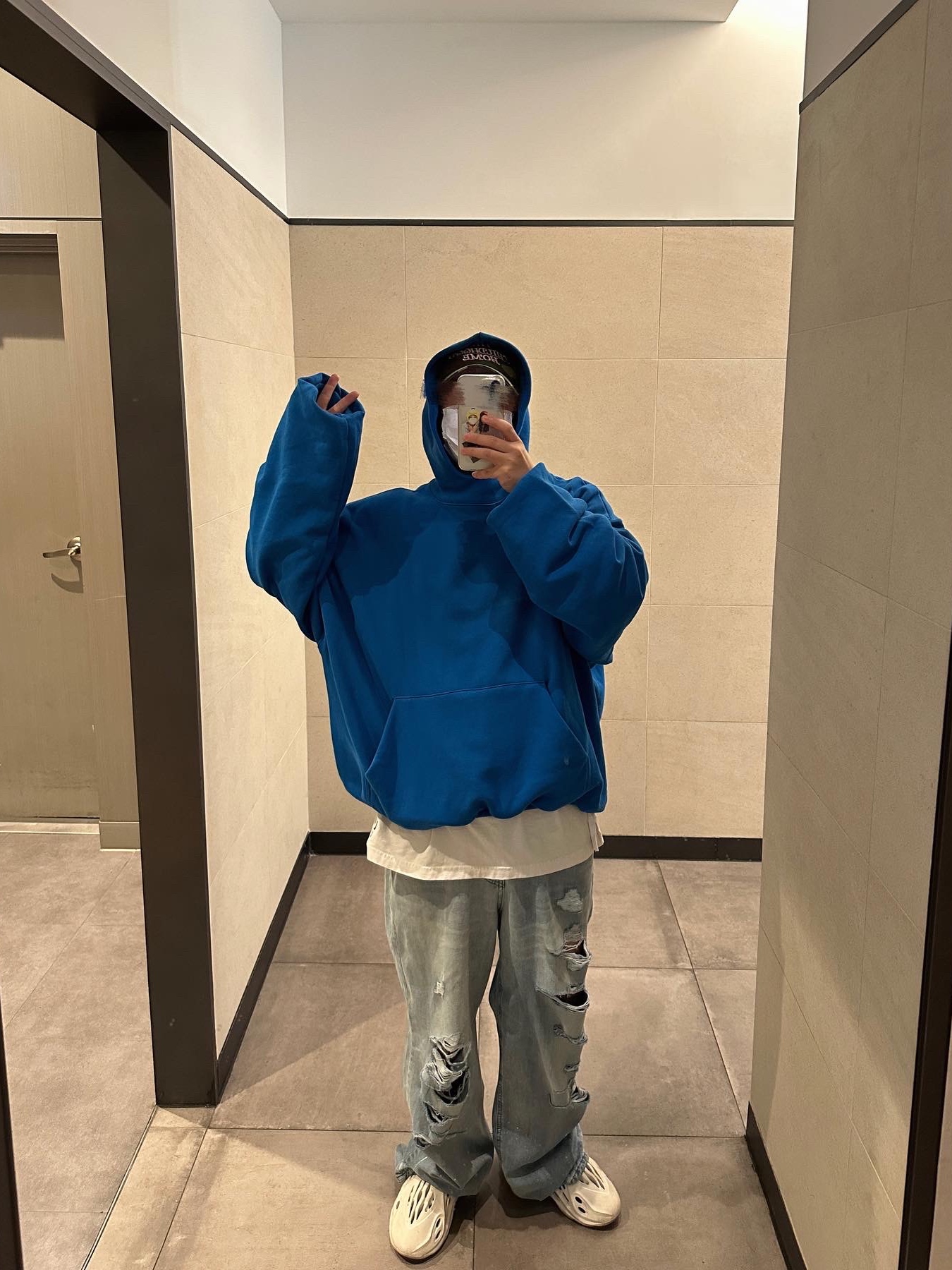 Adidas Yeezy Foam RNNR Ararat 착용 스타일 - 1