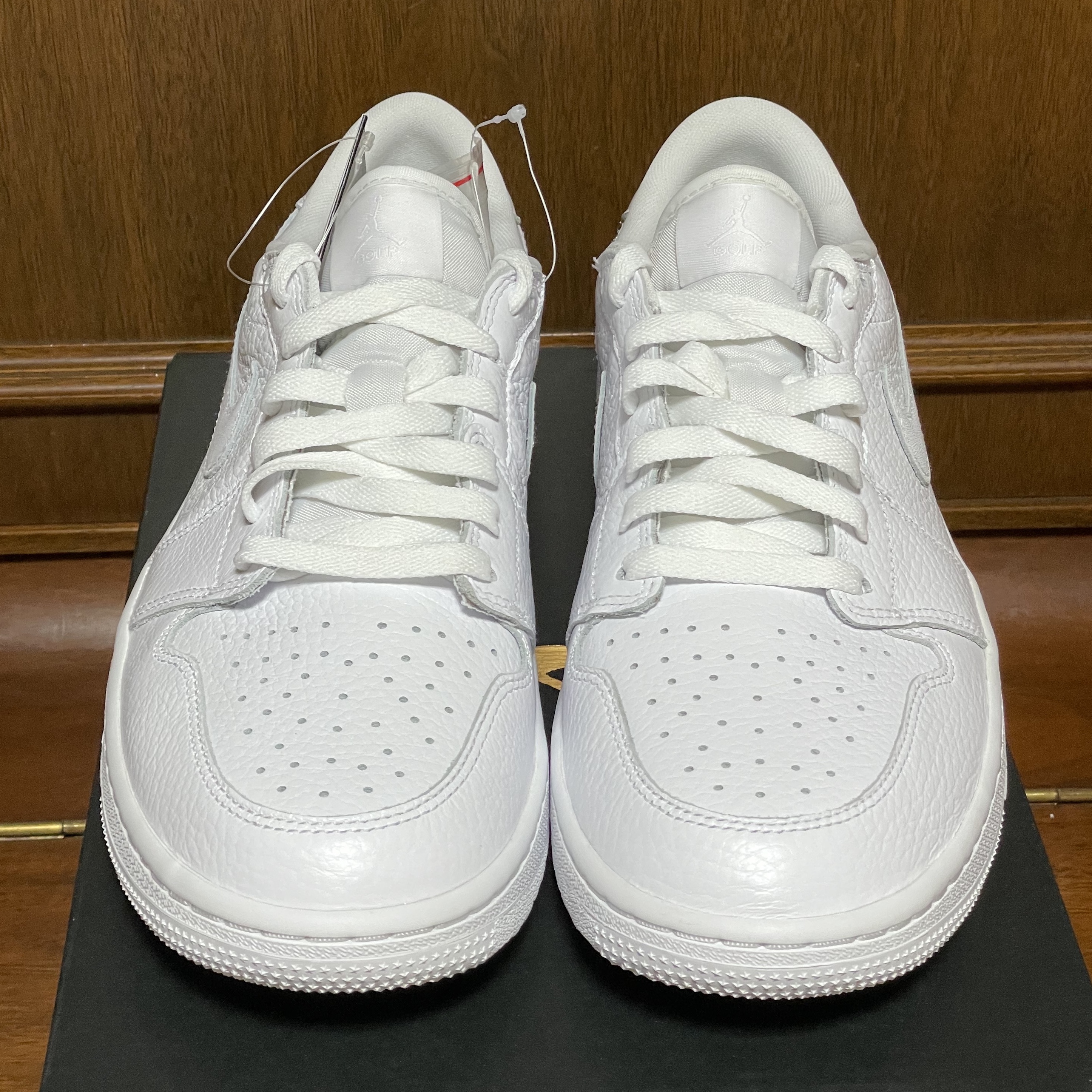 Jordan 1 Low Golf Triple White 착용 스타일 - 3