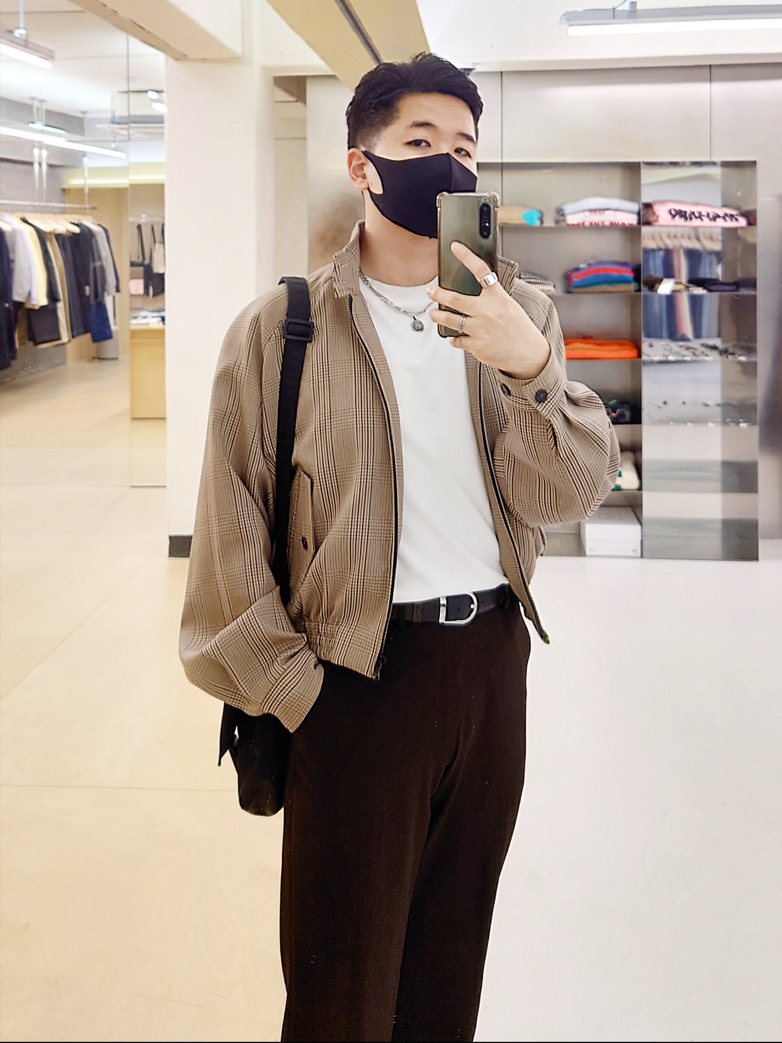 Valentino Gumboy Calfskin Sneakers White 착용 스타일 - 1