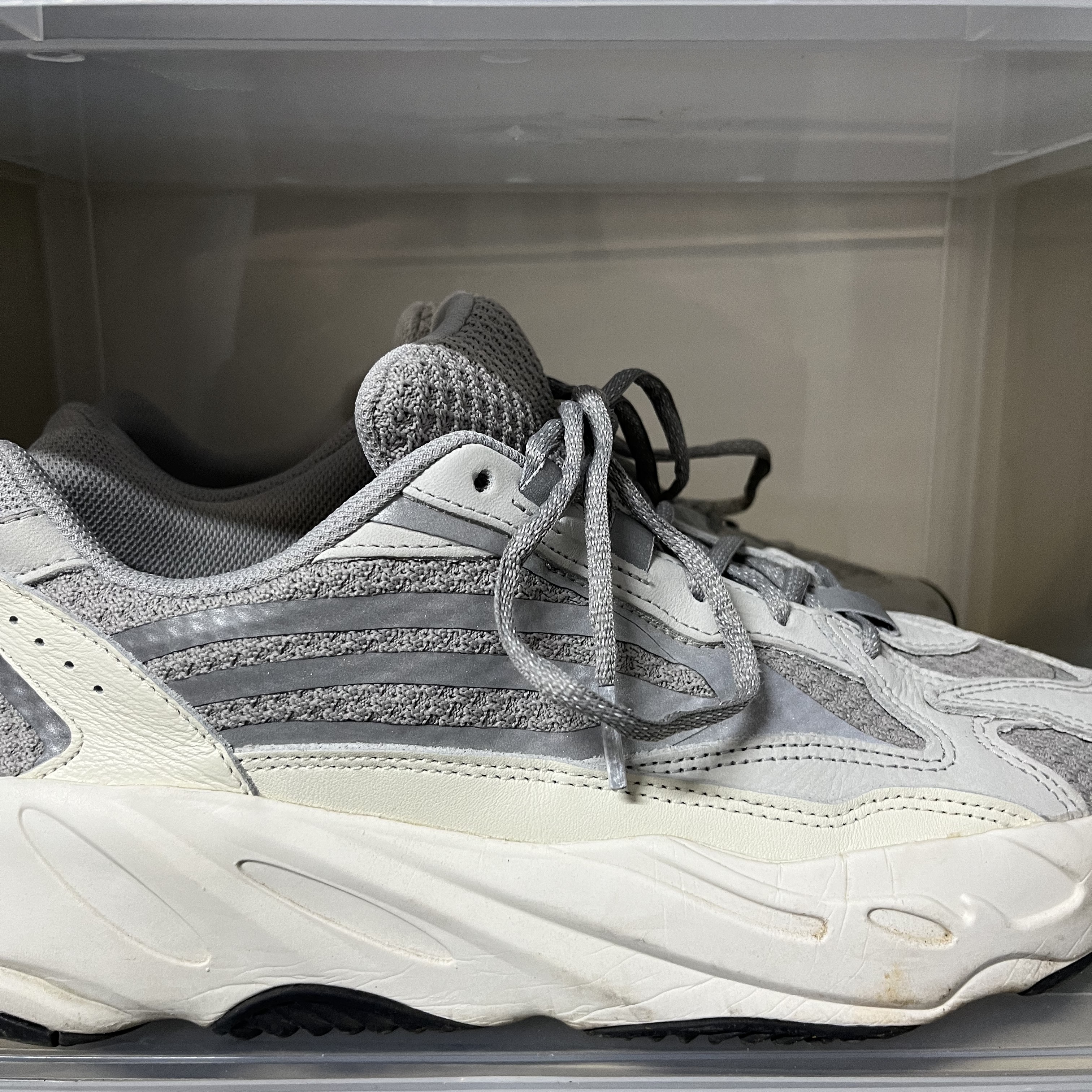 Adidas Yeezy Boost 700 V2 Static 2022 착용 스타일